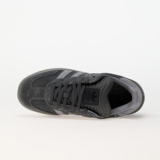 Adidas jeans carbon top
