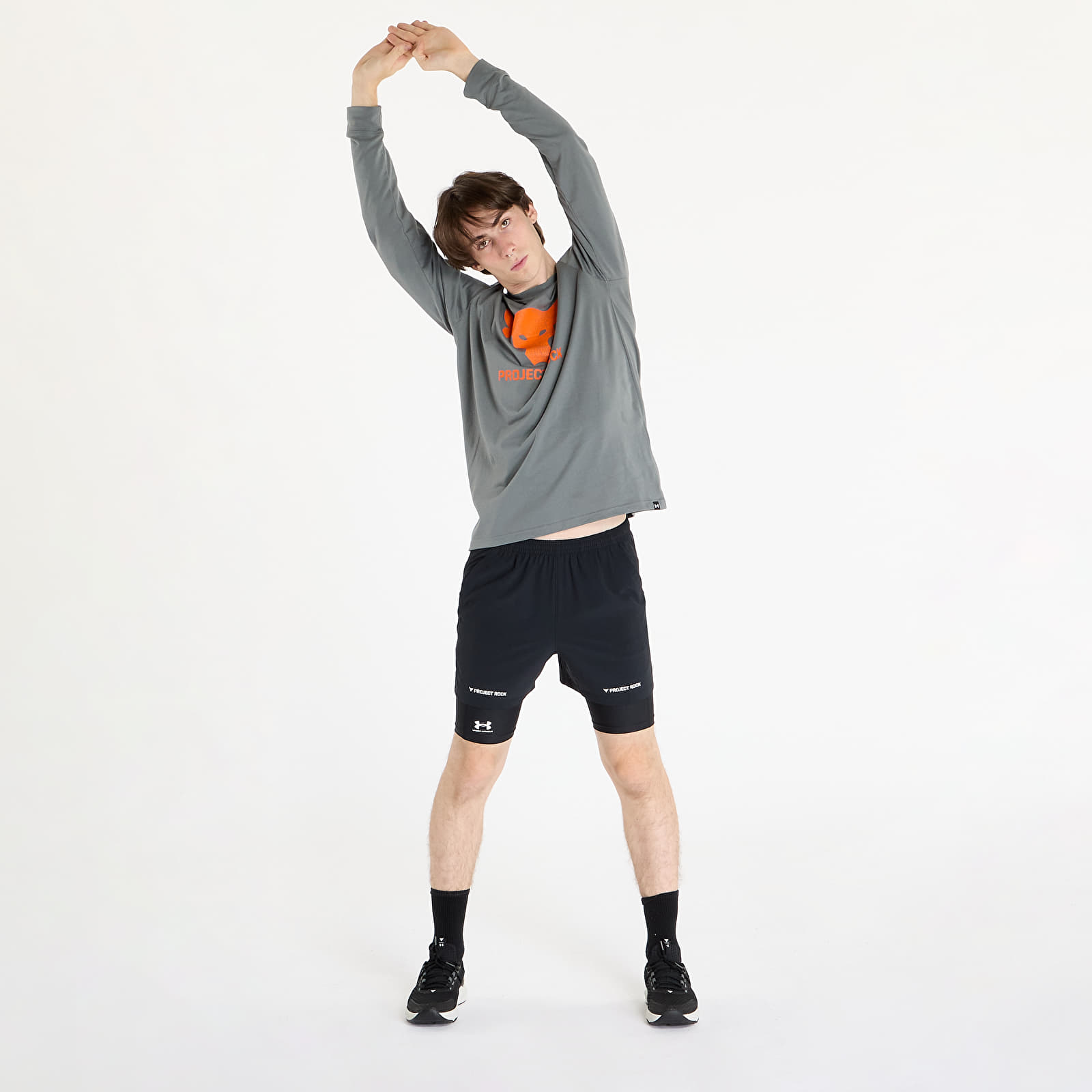 T-shirts til mænd Under Armour Project Rock BRAHMA BULL Long Sleeve Clay Green/ Team Orange