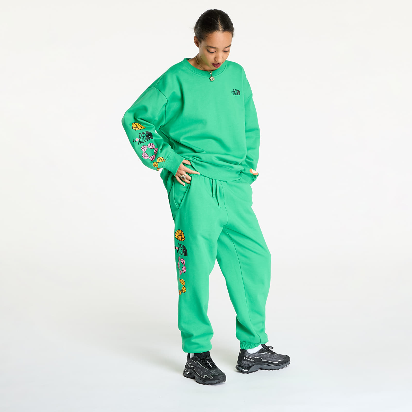 Men's sweatshirts The North Face x Yinka Ilori Graphic Crew Sweatshirt UNISEX Optic Emerald