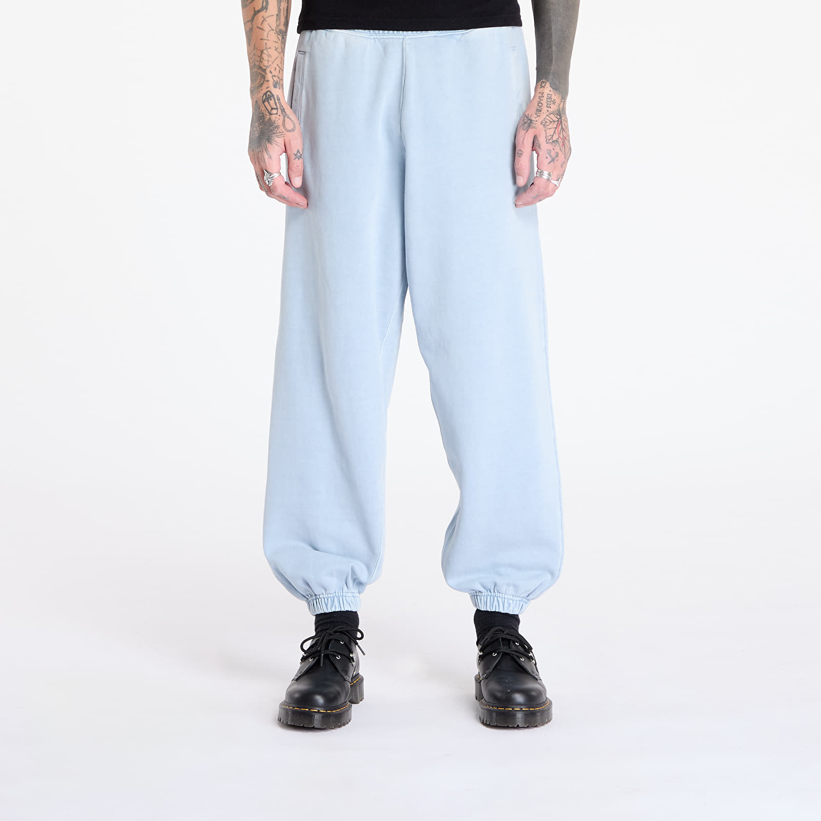 Hlače Carhartt WIP Vista Grand Sweat Pant Dusty Ice Garment Dyed