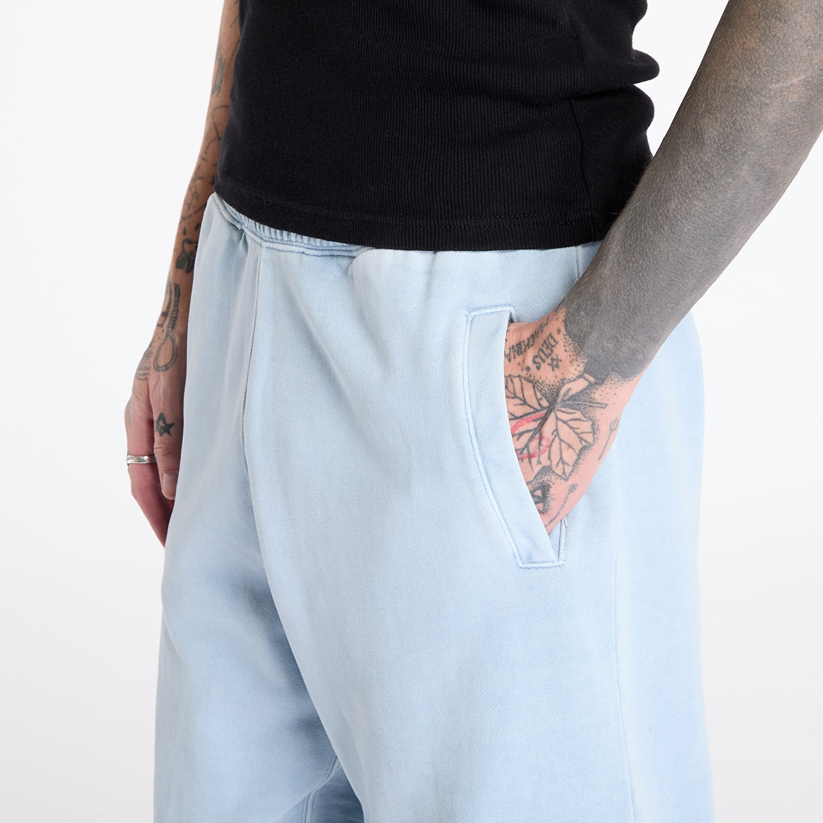 Hlače Carhartt WIP Vista Grand Sweat Pant Dusty Ice Garment Dyed