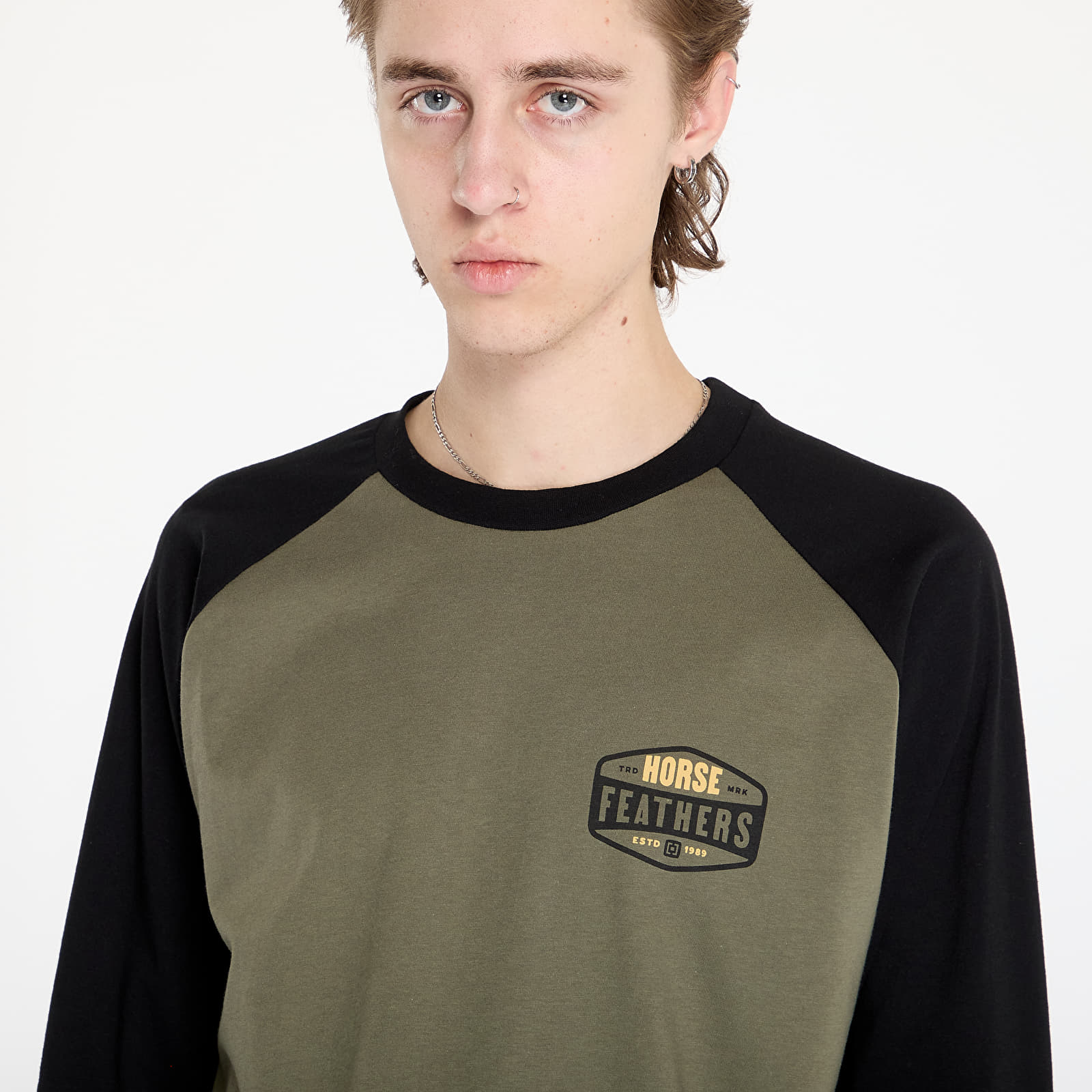 Meeste T-särgid Horsefeathers Hexagon II Raglan T-Shirt Burnt Olive