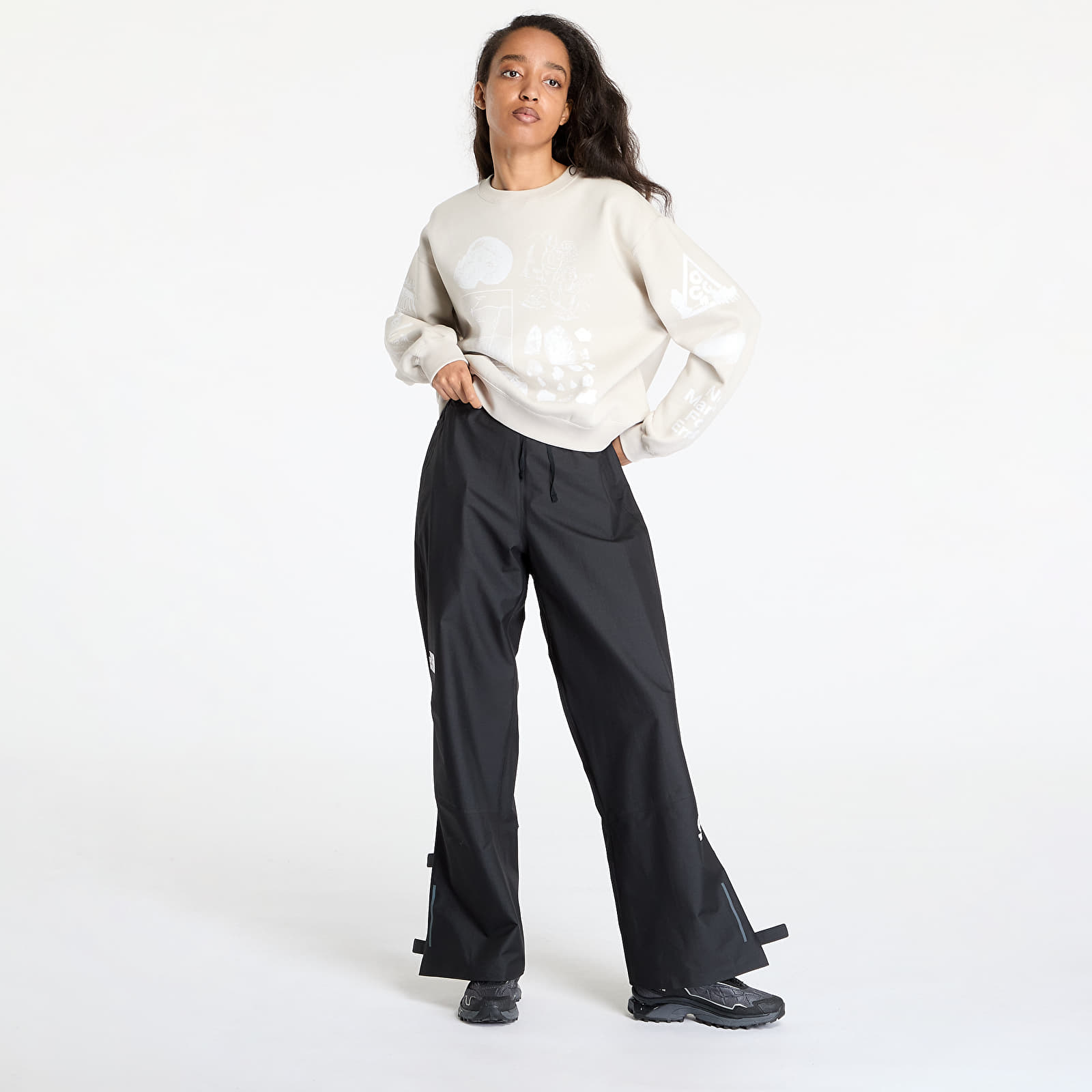 Sweatshirts für Frauen Nike ACG "Tuff Fleece" Women's Therma-FIT Repel Crew-Neck Sweatshirt Lt Orewood Brn/ Summit White