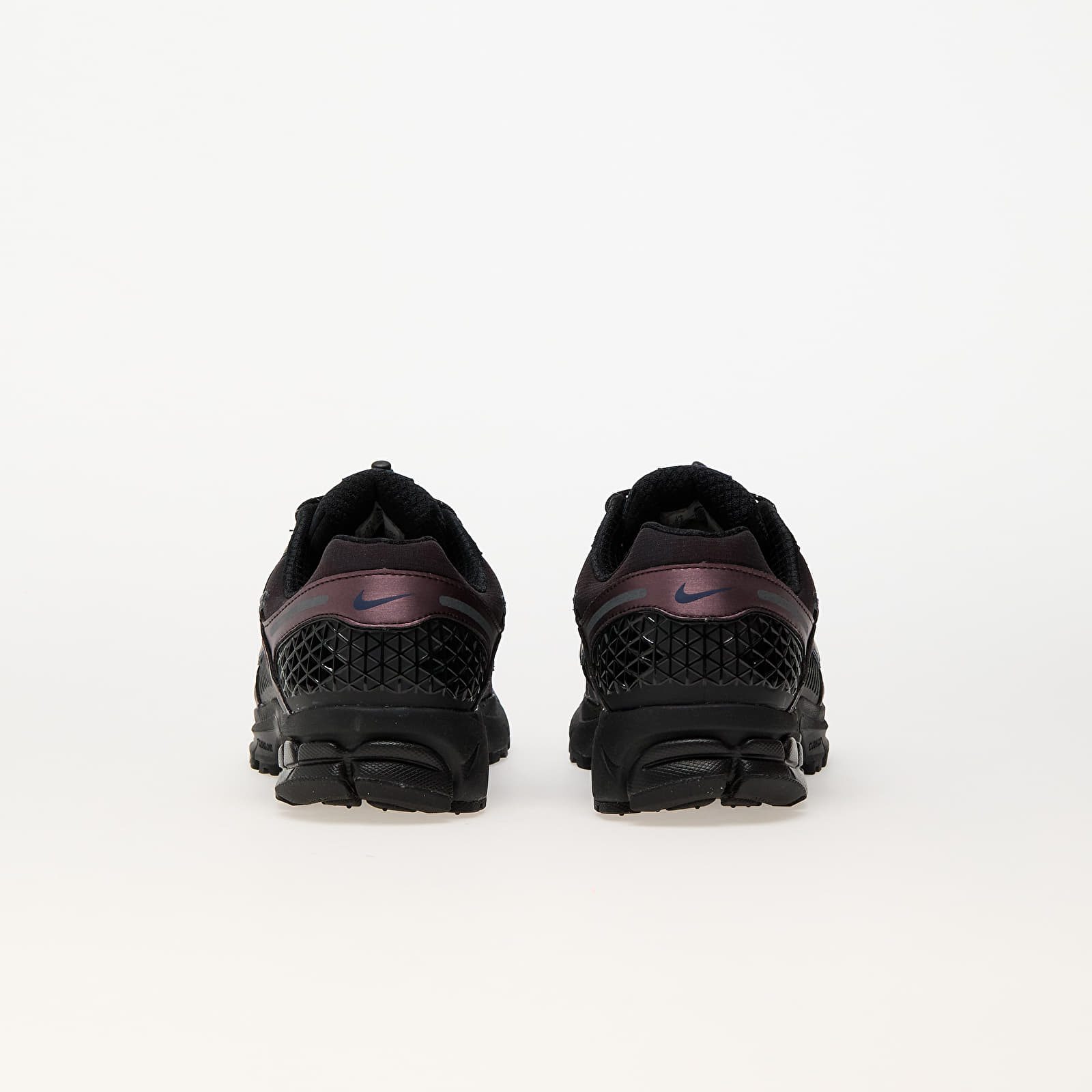 Naiste tossud ja kingad Nike W Zoom Vomero 5 Burgundy Crush/ Black-Midnight Navy-Black