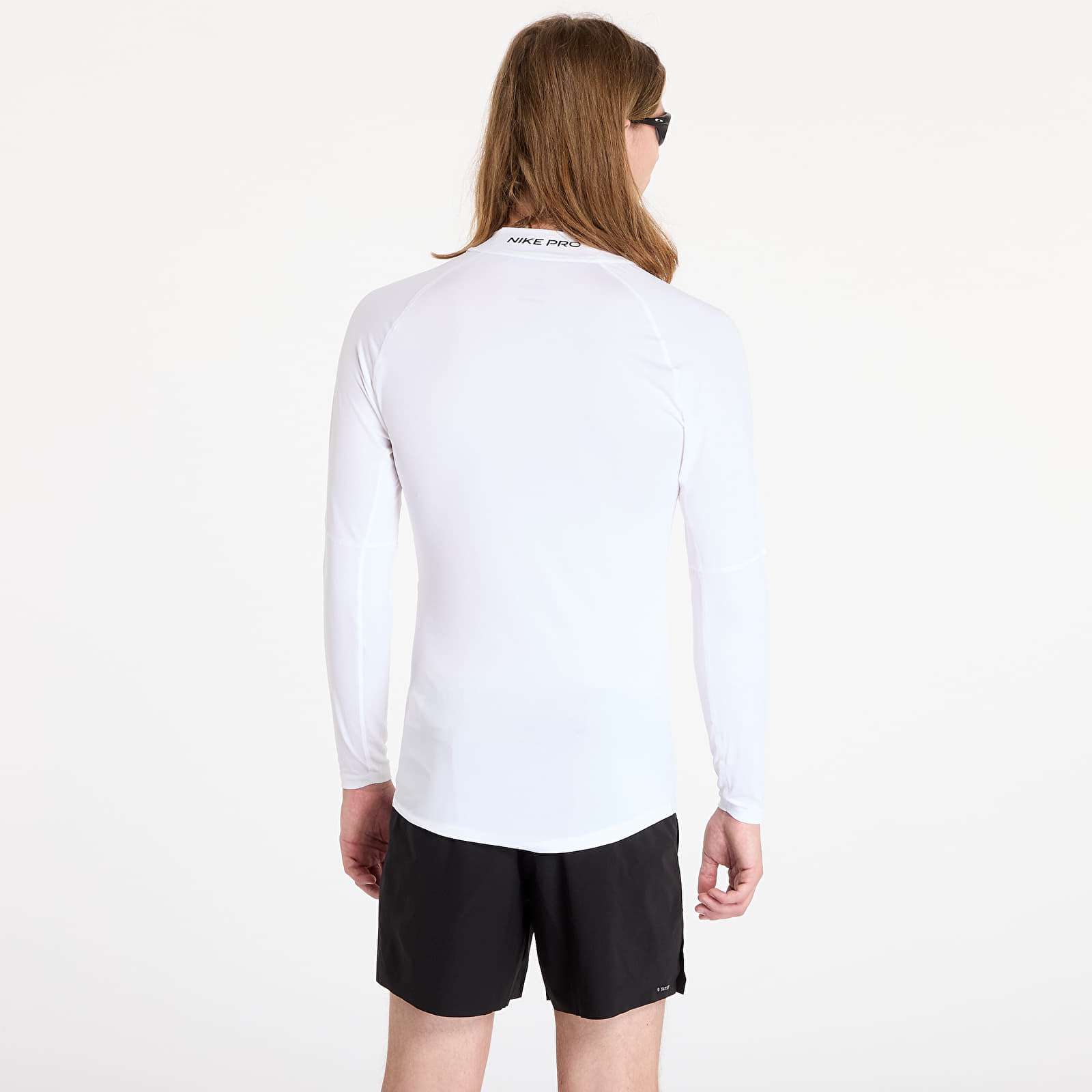 T-shirts hommes Nike Pro Men's Dri-FIT Fitness Mock-Neck Long-Sleeve Top White/ Black