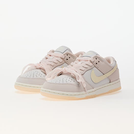 Women's sneakers and shoes Nike W Dunk Low Premium Light