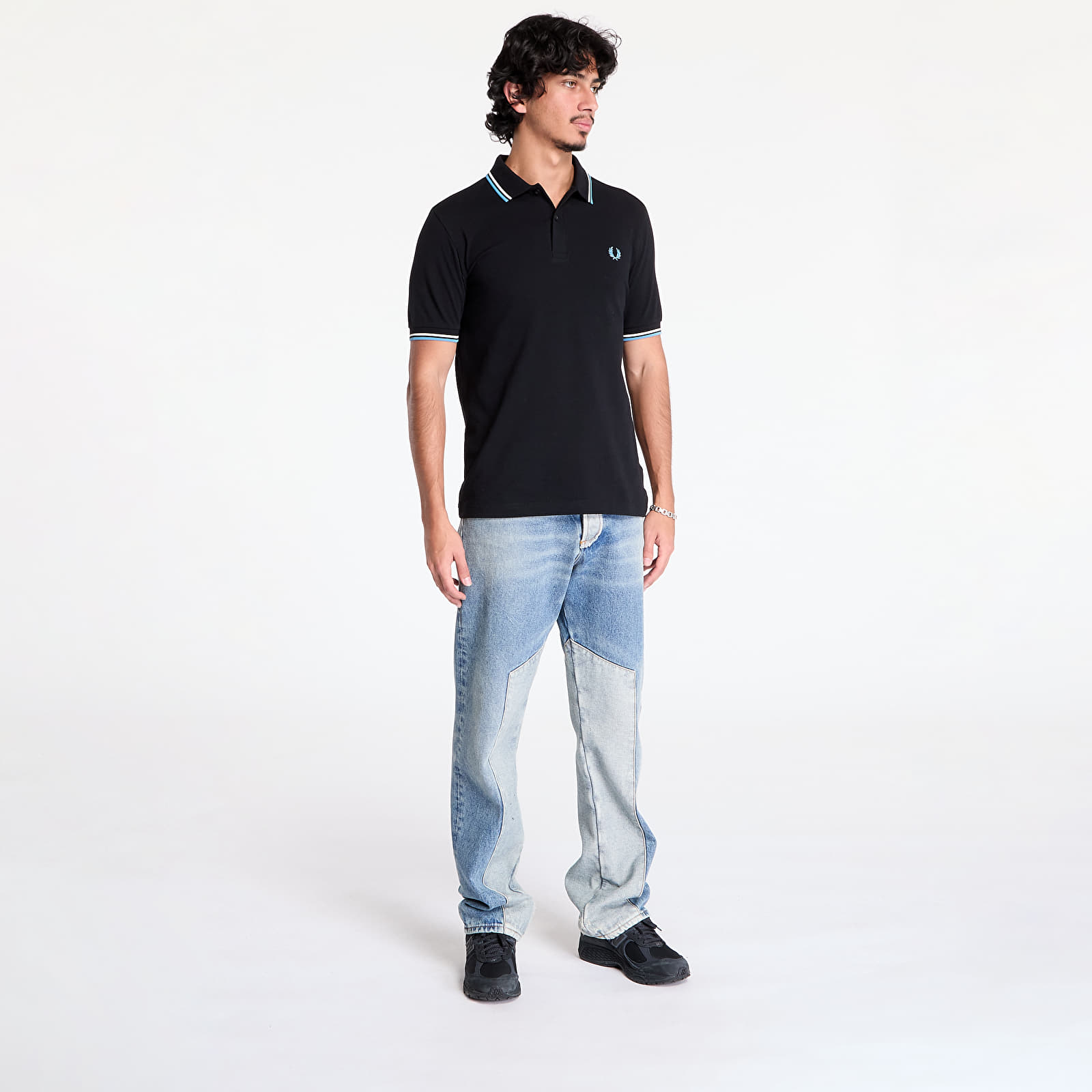 Ανδρικά μπλουζάκια FRED PERRY The Twin Tipped Shirt Black/ Ecru/ Soft blue