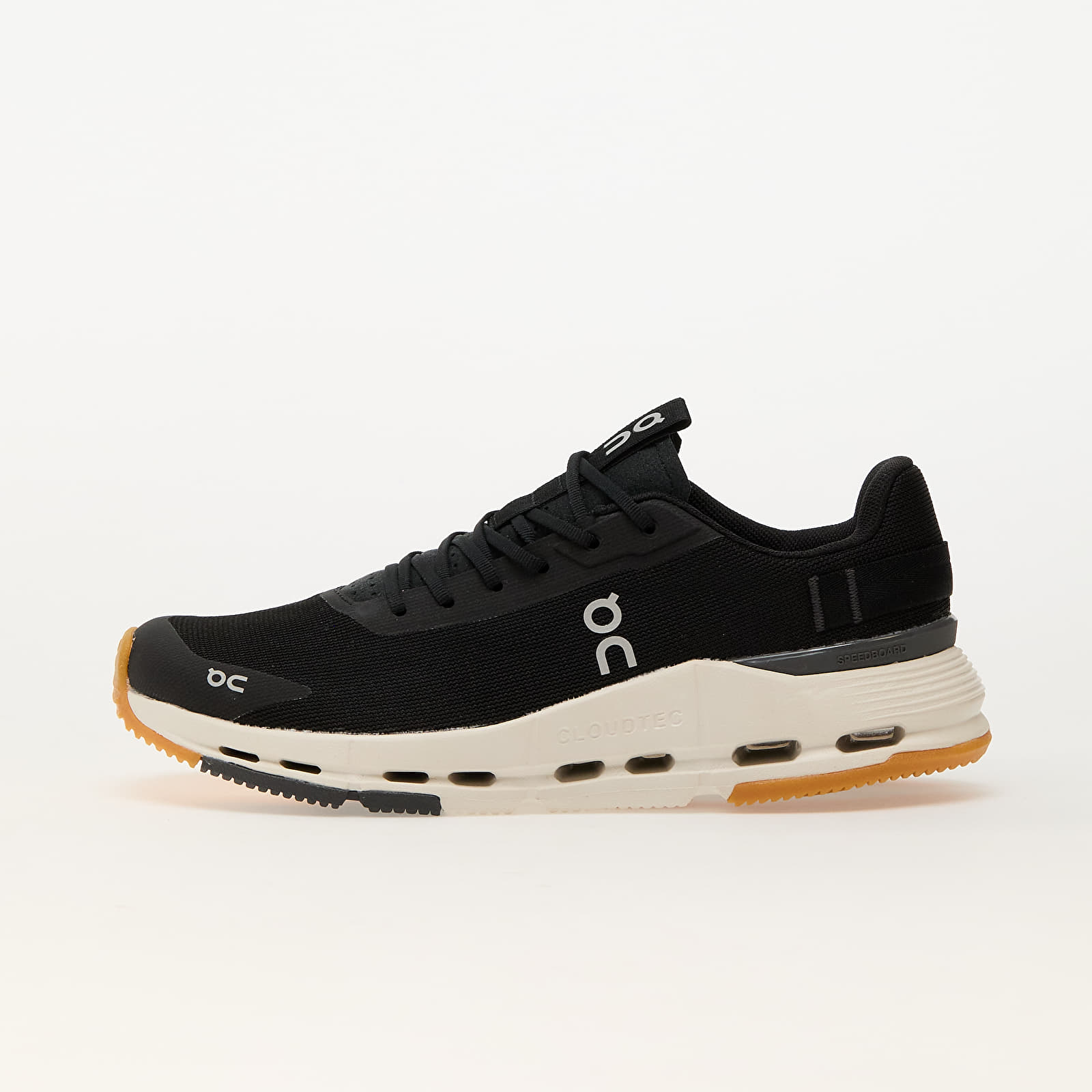 Joggesko og sko for kvinner On W Cloudnova Form 2 Black/ Ivory
