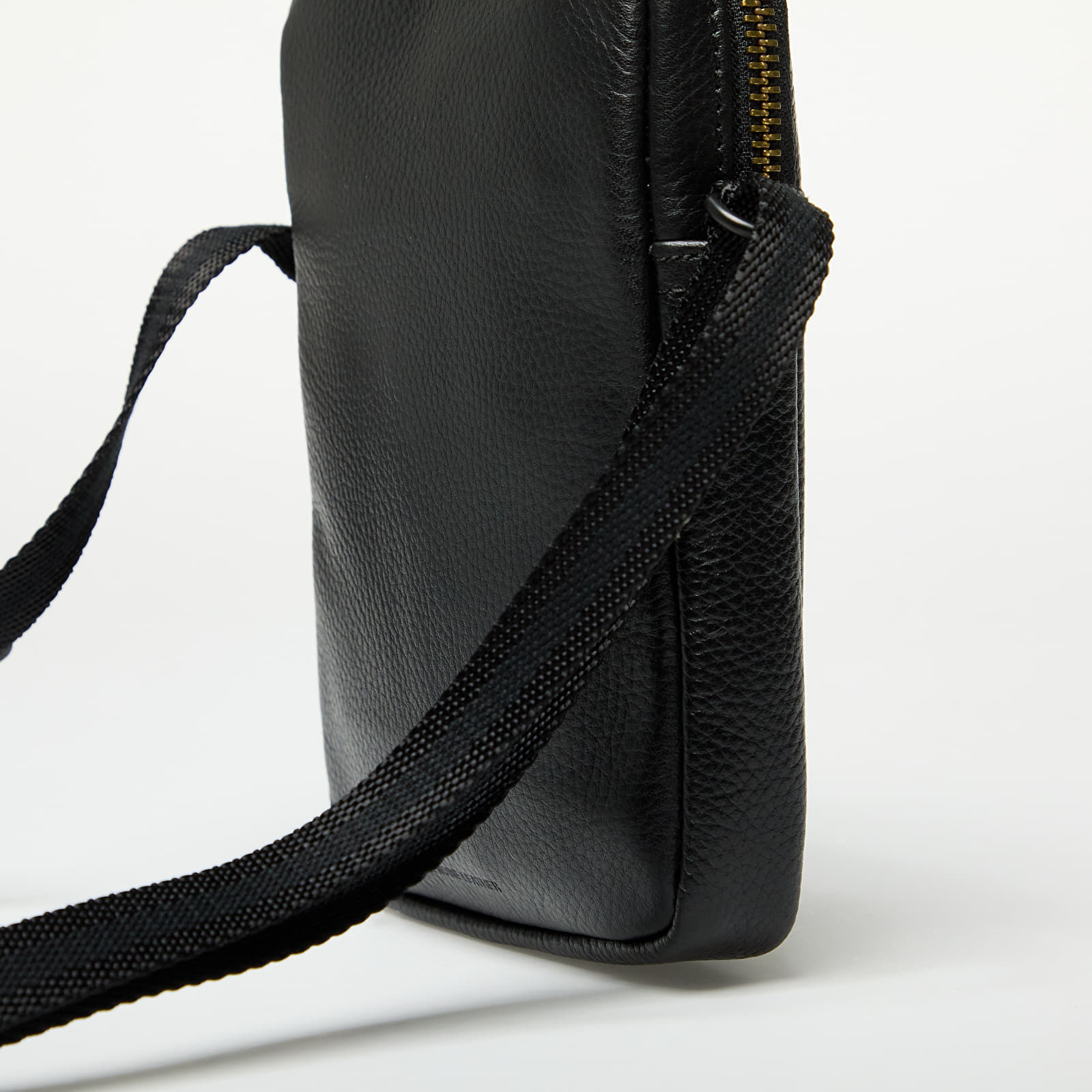 Kidney Packs FRED PERRY Tumbled Leather Side Bag Black