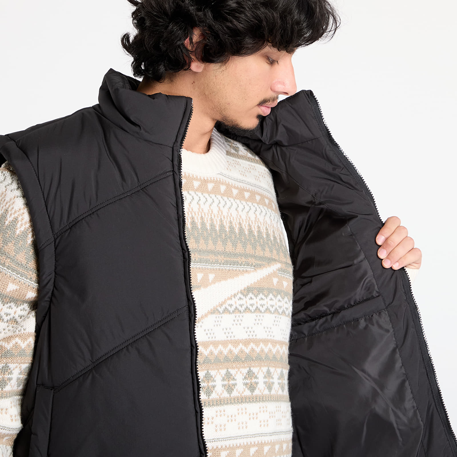 Meeste vestid Urban Classics Arrow Puffer Vest Black