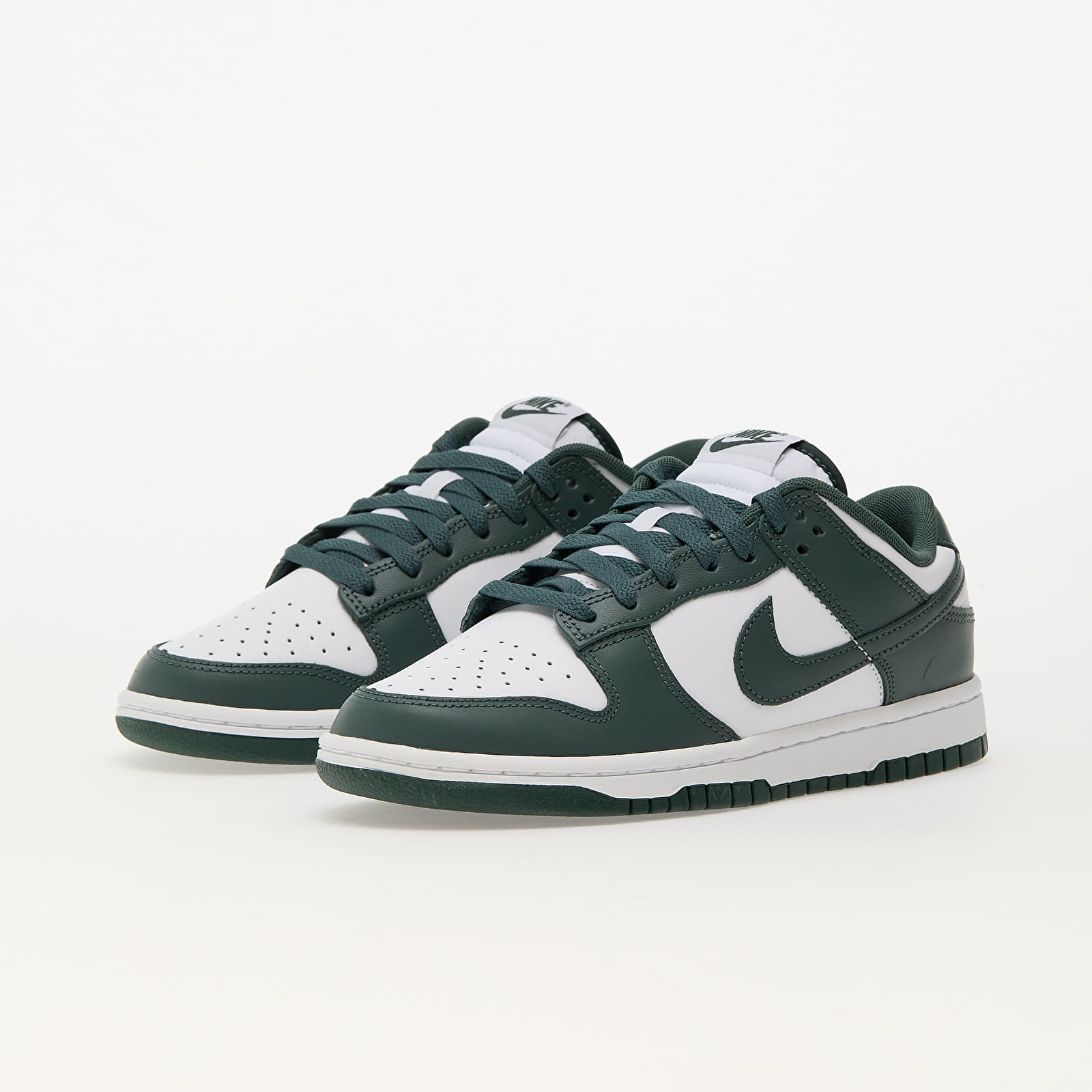 Men's sneakers and shoes Nike Dunk Low Retro White/ Vintage Green-White