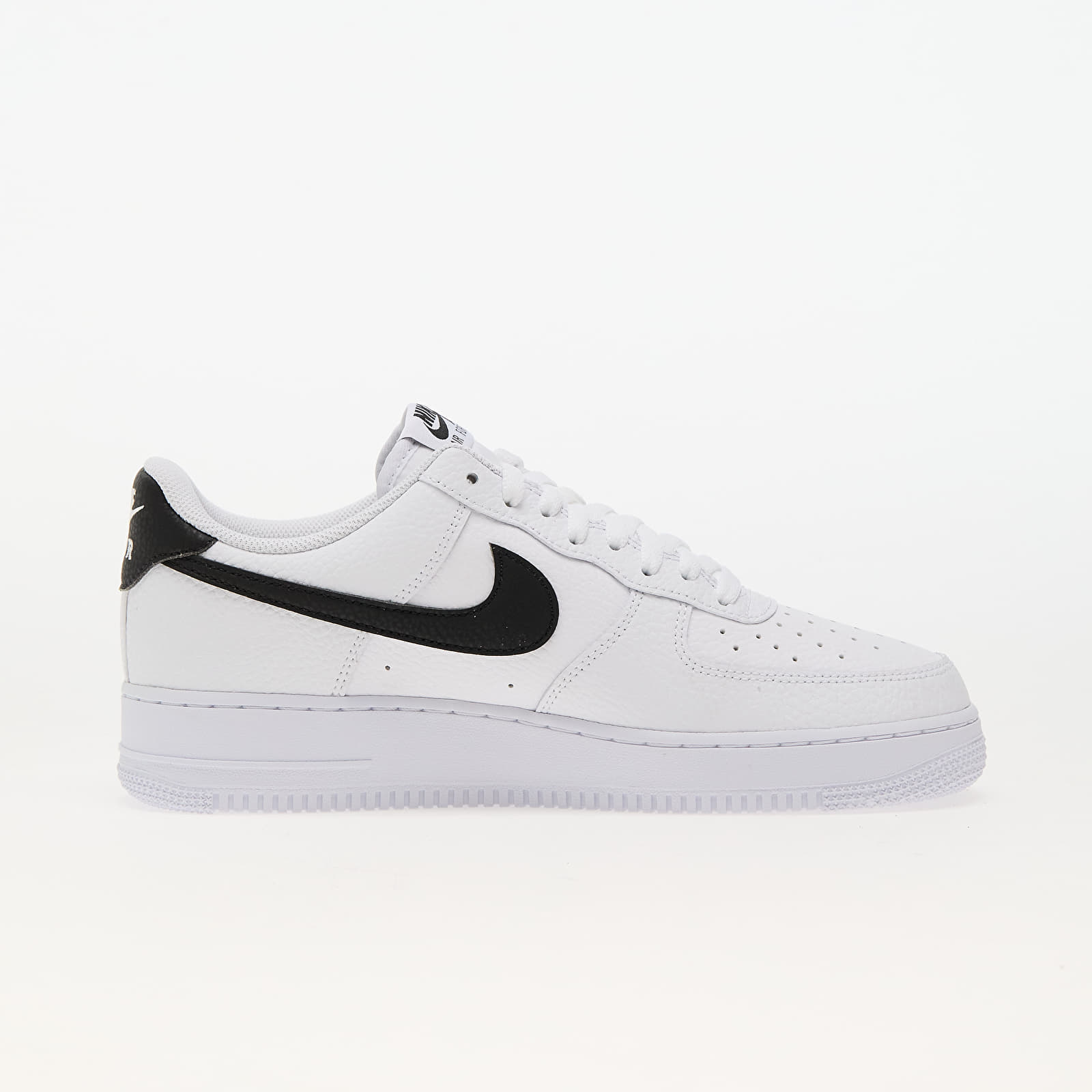 Nike air force 1 07 se premium black white hotsell