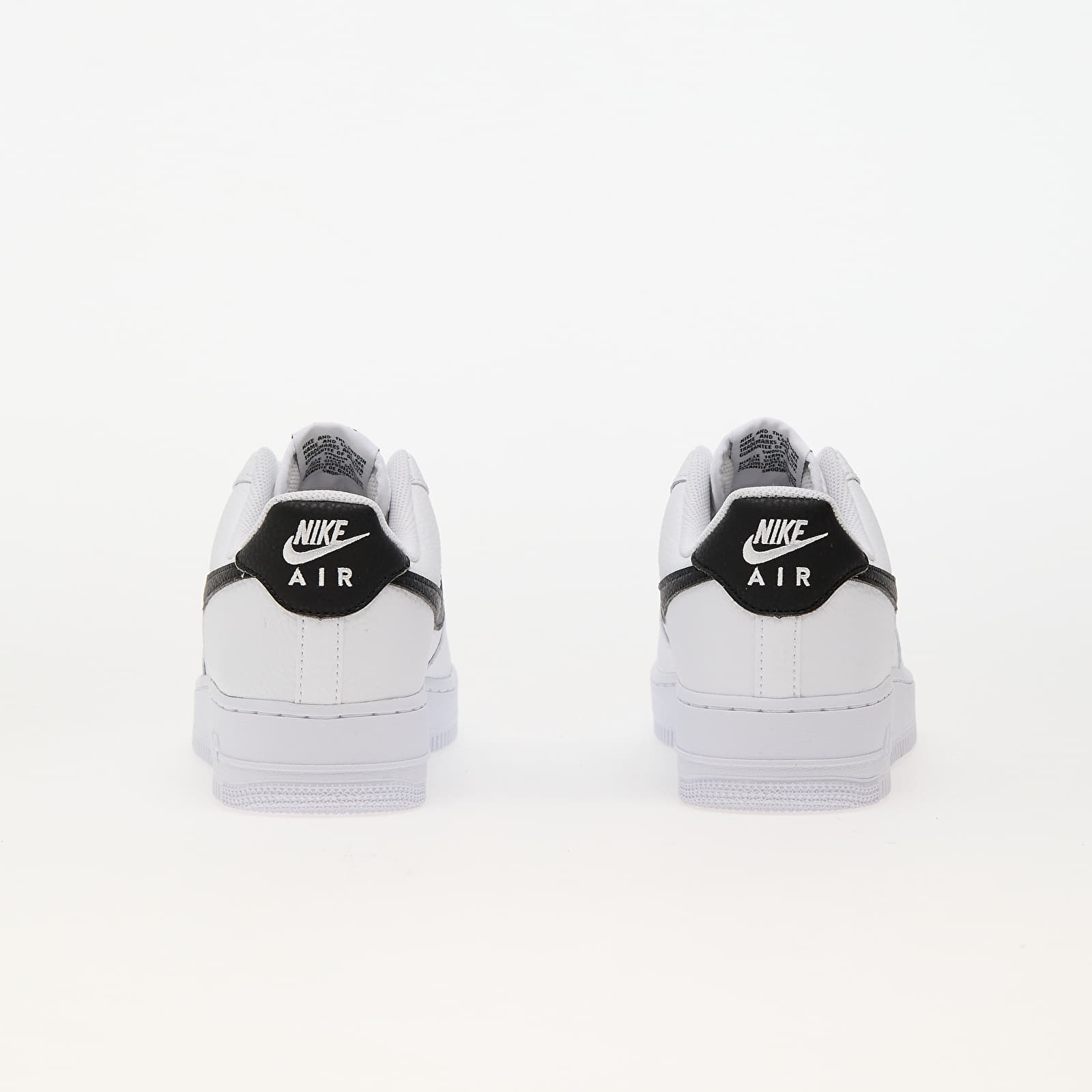 Baskets et chaussures pour hommes Nike Air Force 1 07 White Black Queens