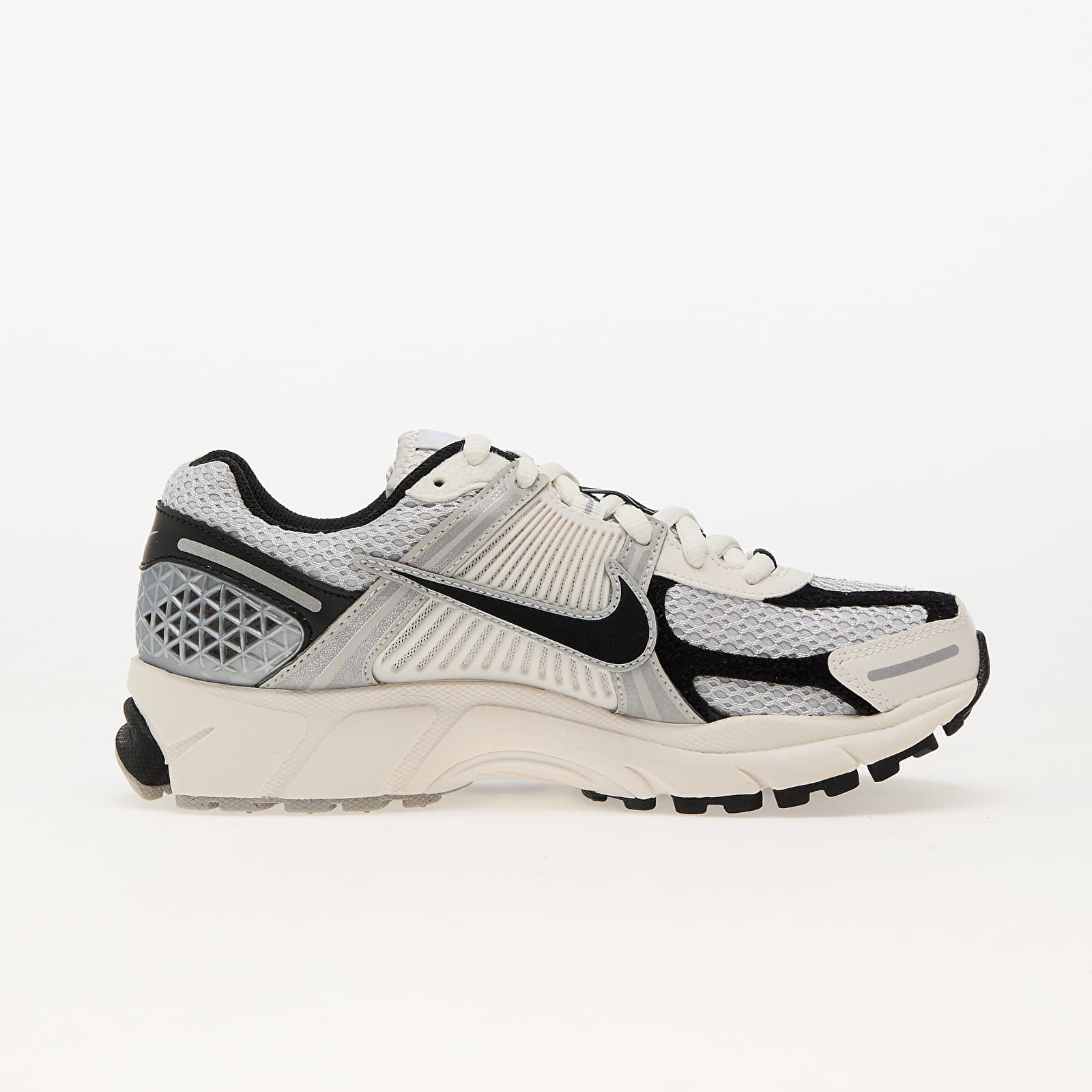 Дамски кецове и обувки Nike W Zoom Vomero 5 Photon Dust/ Black-Phantom