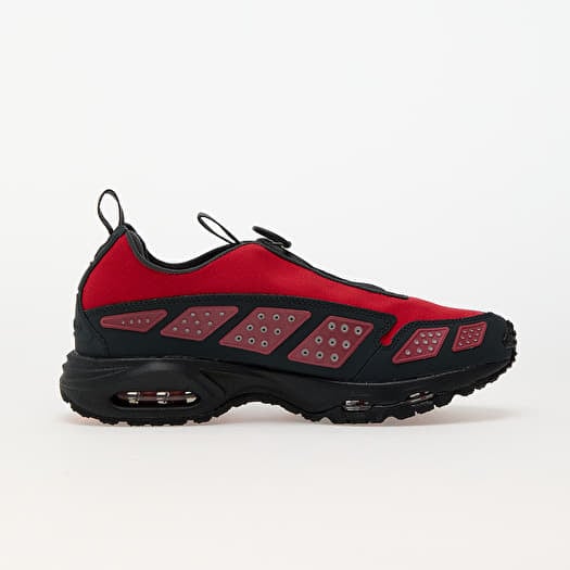 Sneakers und Schuhe fur Frauen Nike W Air Max Sndr Gtx Hyper Crimson Dk Smoke Grey Fire Red Queens