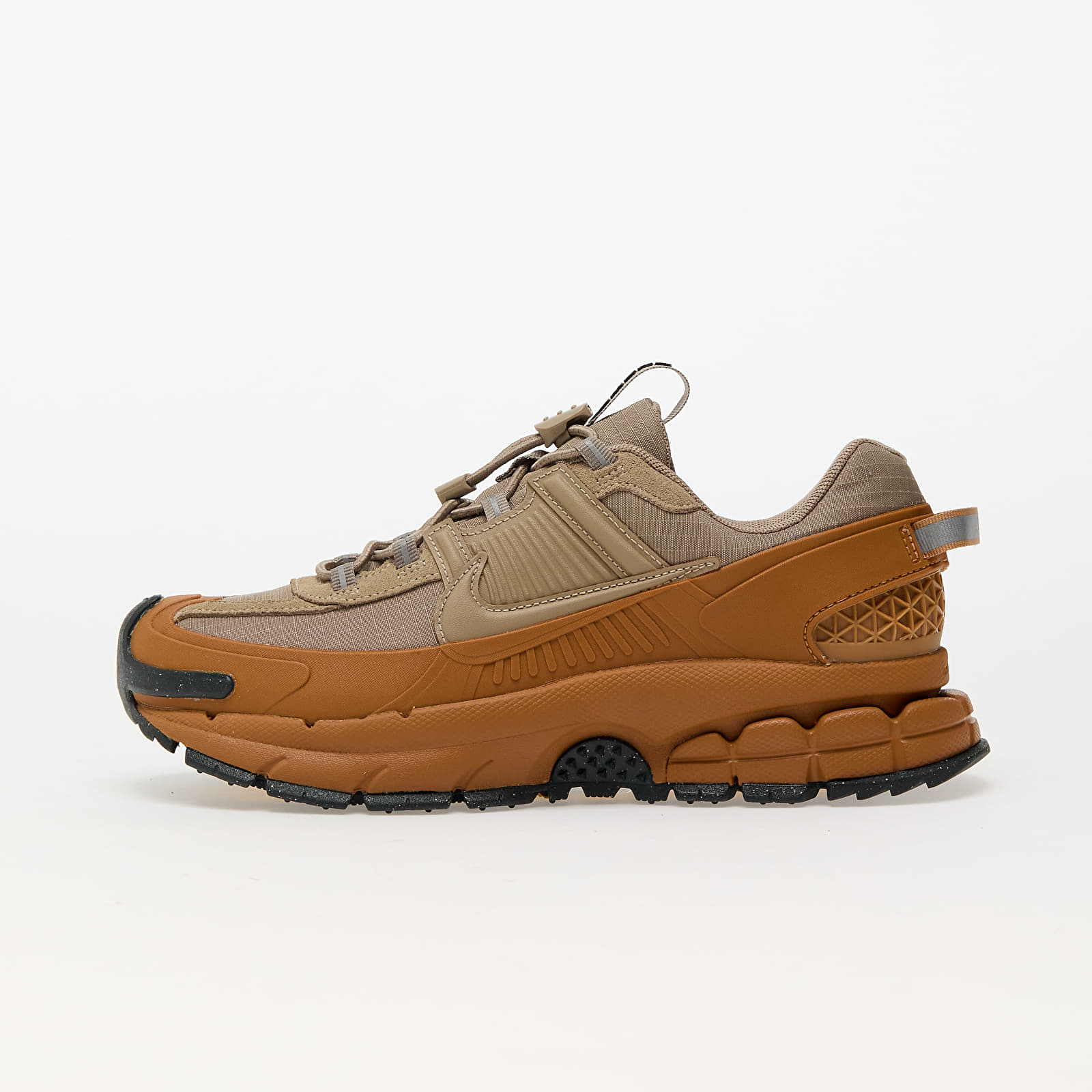 Naiste tossud ja kingad Nike W Zoom Vomero Roam Flax/ Khaki-Anthracite-University Gold