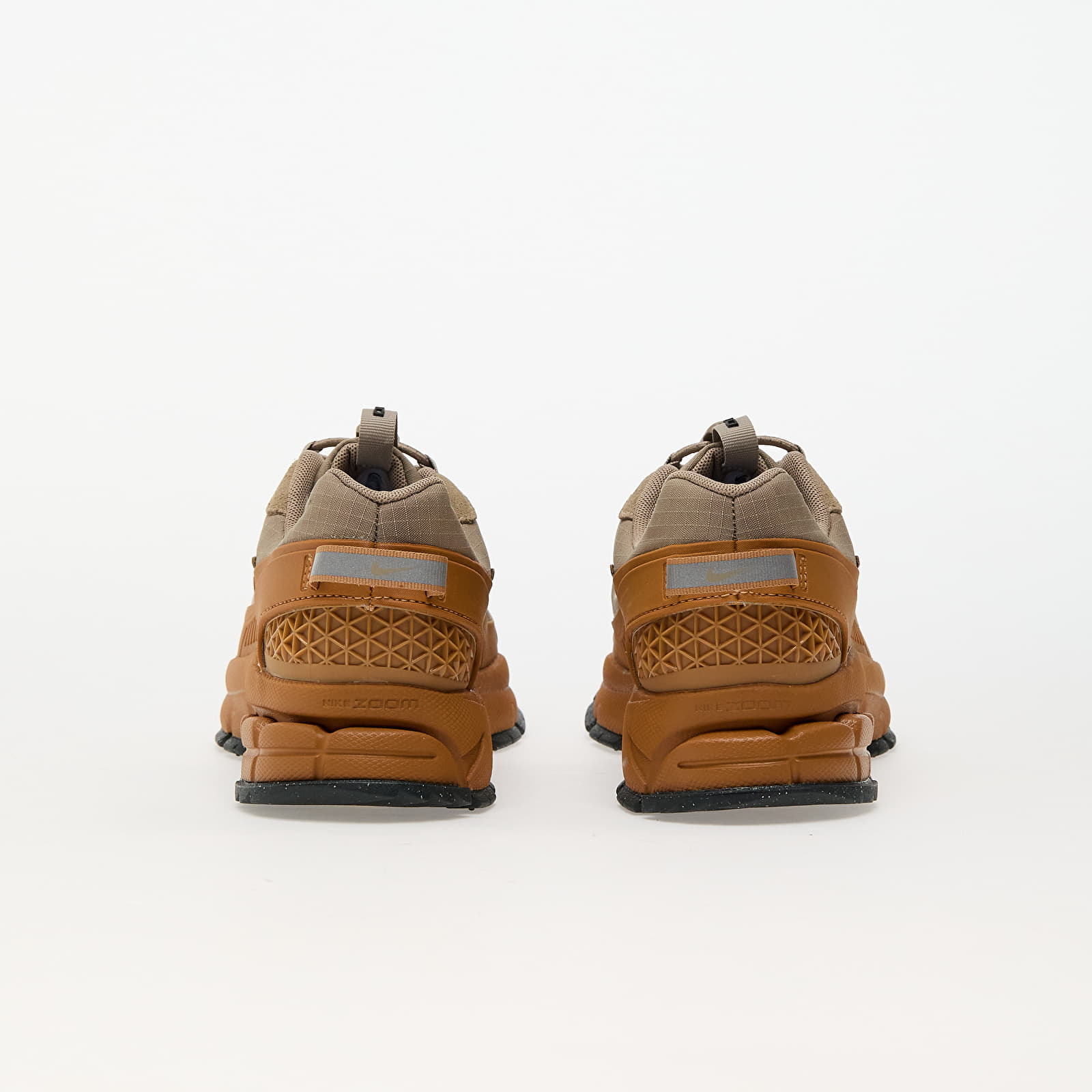 Naiste tossud ja kingad Nike W Zoom Vomero Roam Flax/ Khaki-Anthracite-University Gold