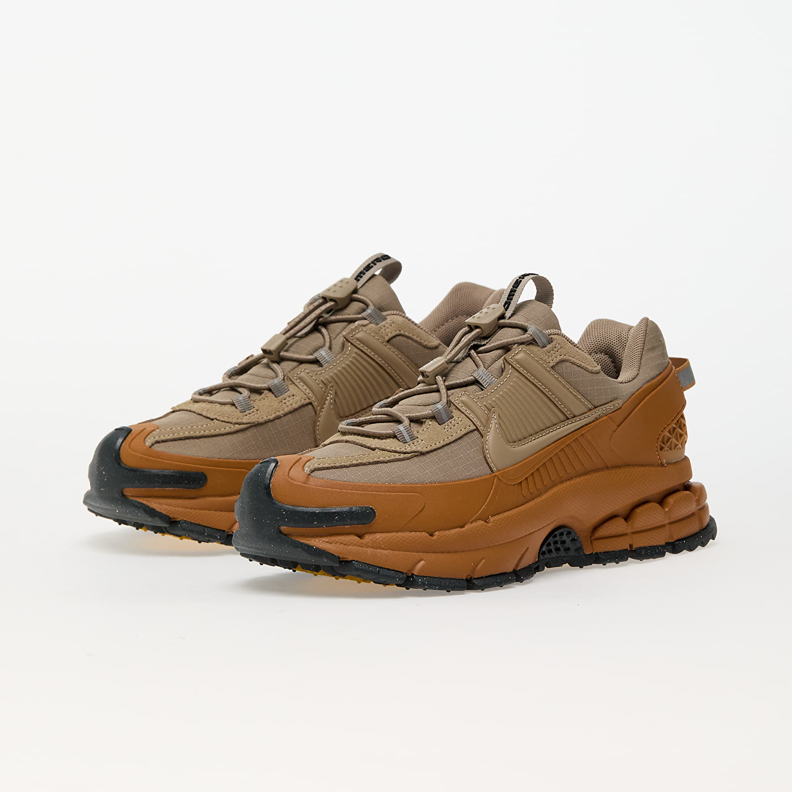 Naiste tossud ja kingad Nike W Zoom Vomero Roam Flax/ Khaki-Anthracite-University Gold