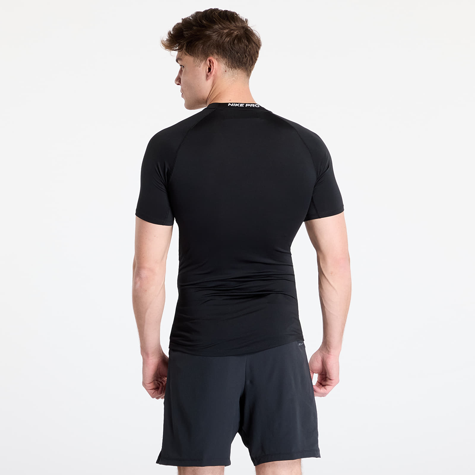 Pánská trička Nike Pro Men's Dri-FIT Tight Short-Sleeve Fitness Top Black/ White