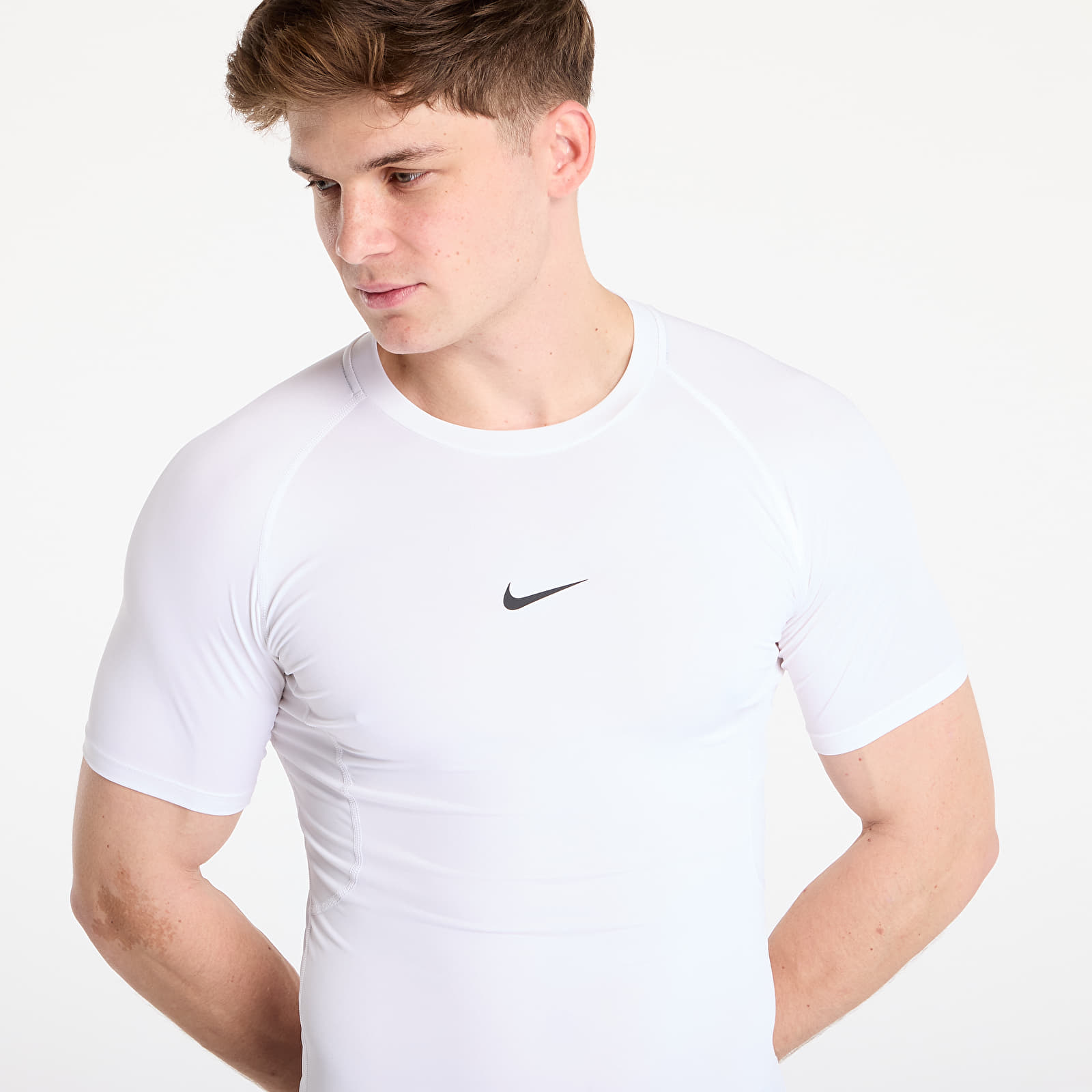 Herren-T-Shirts Nike Pro Men's Dri-FIT Tight Short-Sleeve Fitness Top White/ Black