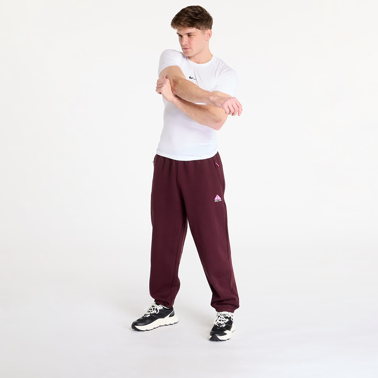 Men's sweatpants Nike ACG Therma-FIT Repel Tuff Fleece Lungs Pants Burgundy Crush/ Laser Fuchsia