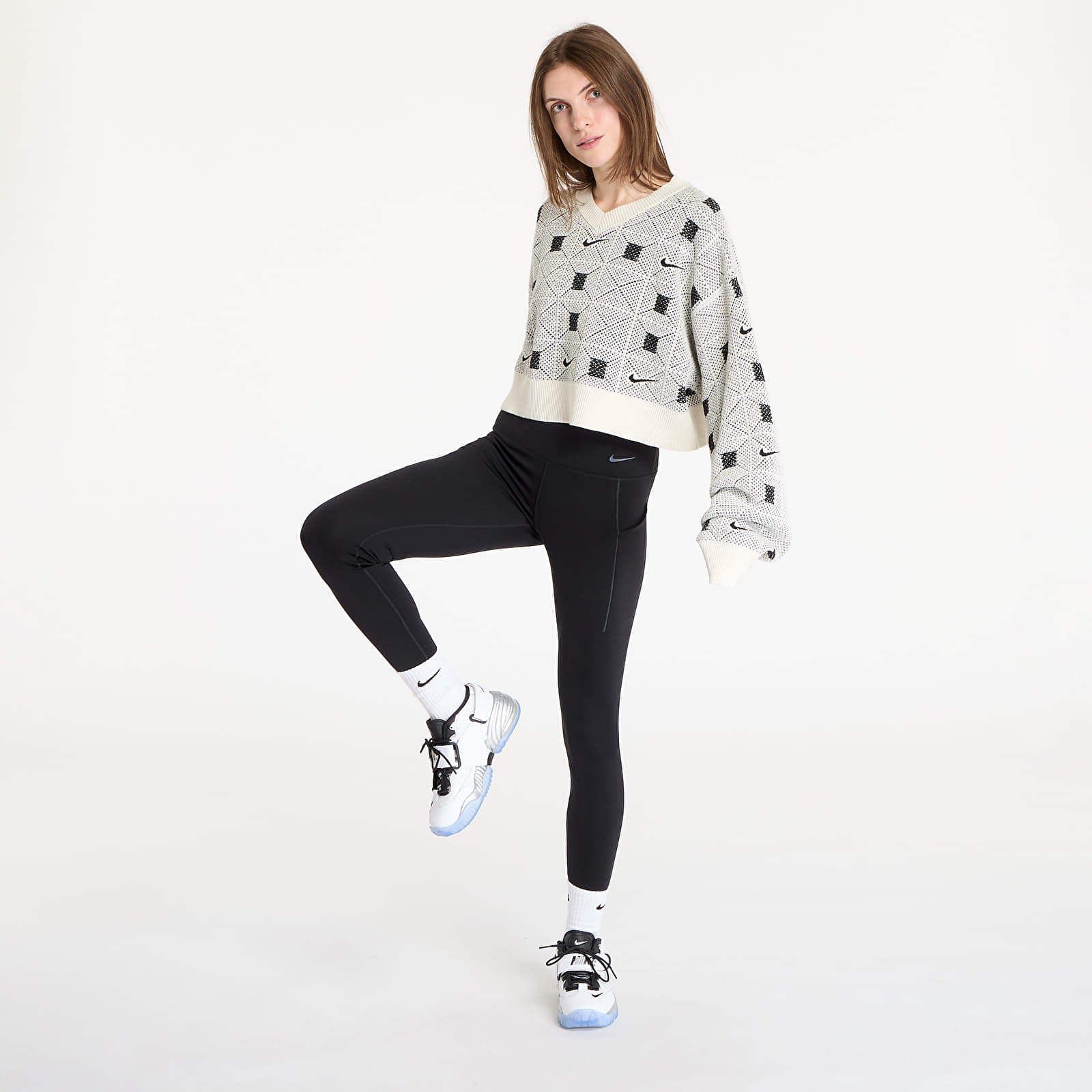 Swetry damskie Nike Naomi Osaka Women's Engineered Knit Sweater Pale Ivory/ Black/ Light Orewood Brown