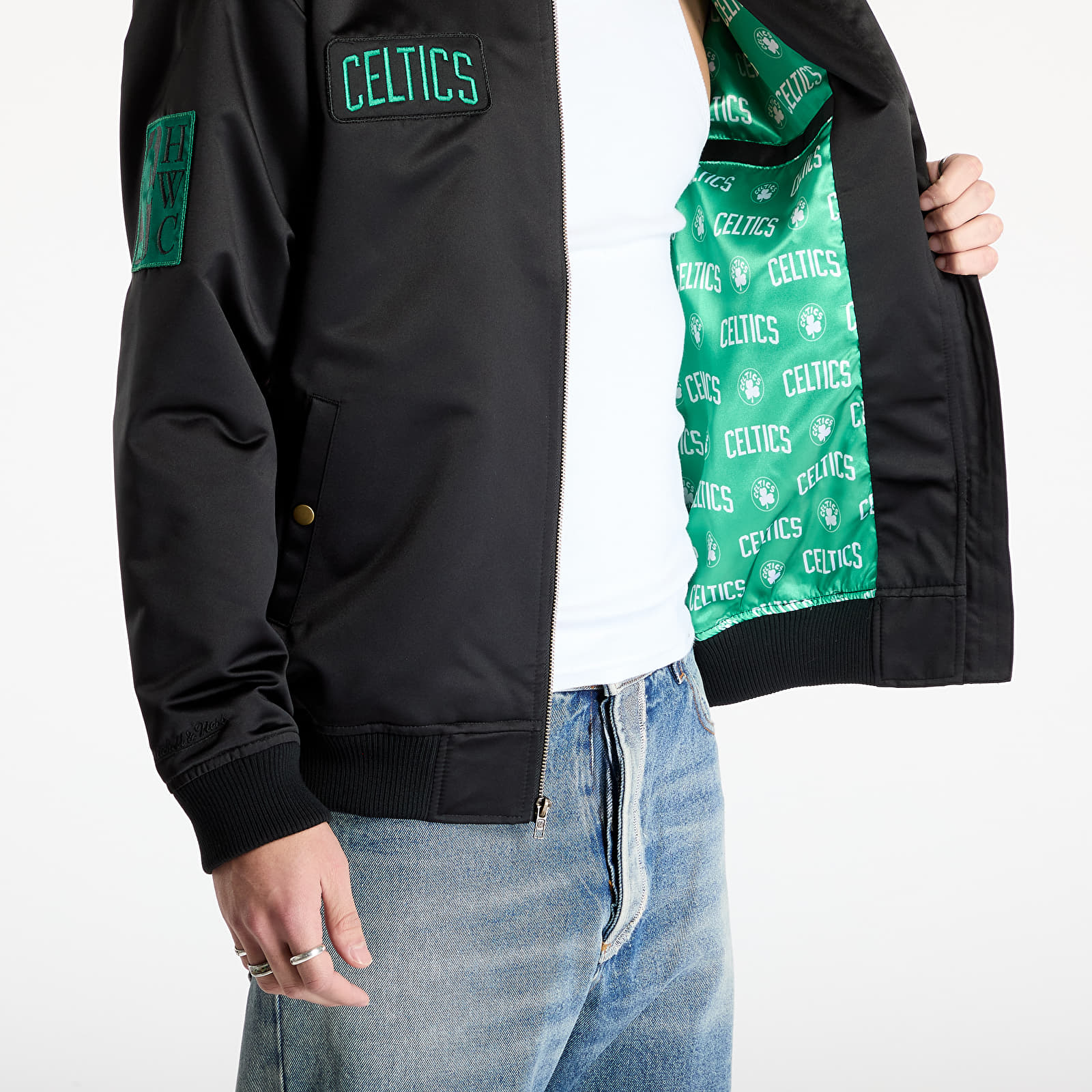 Meeste jakid Mitchell & Ness NBA Team Leader Satin Vintage Logo Celtics Bomber Black