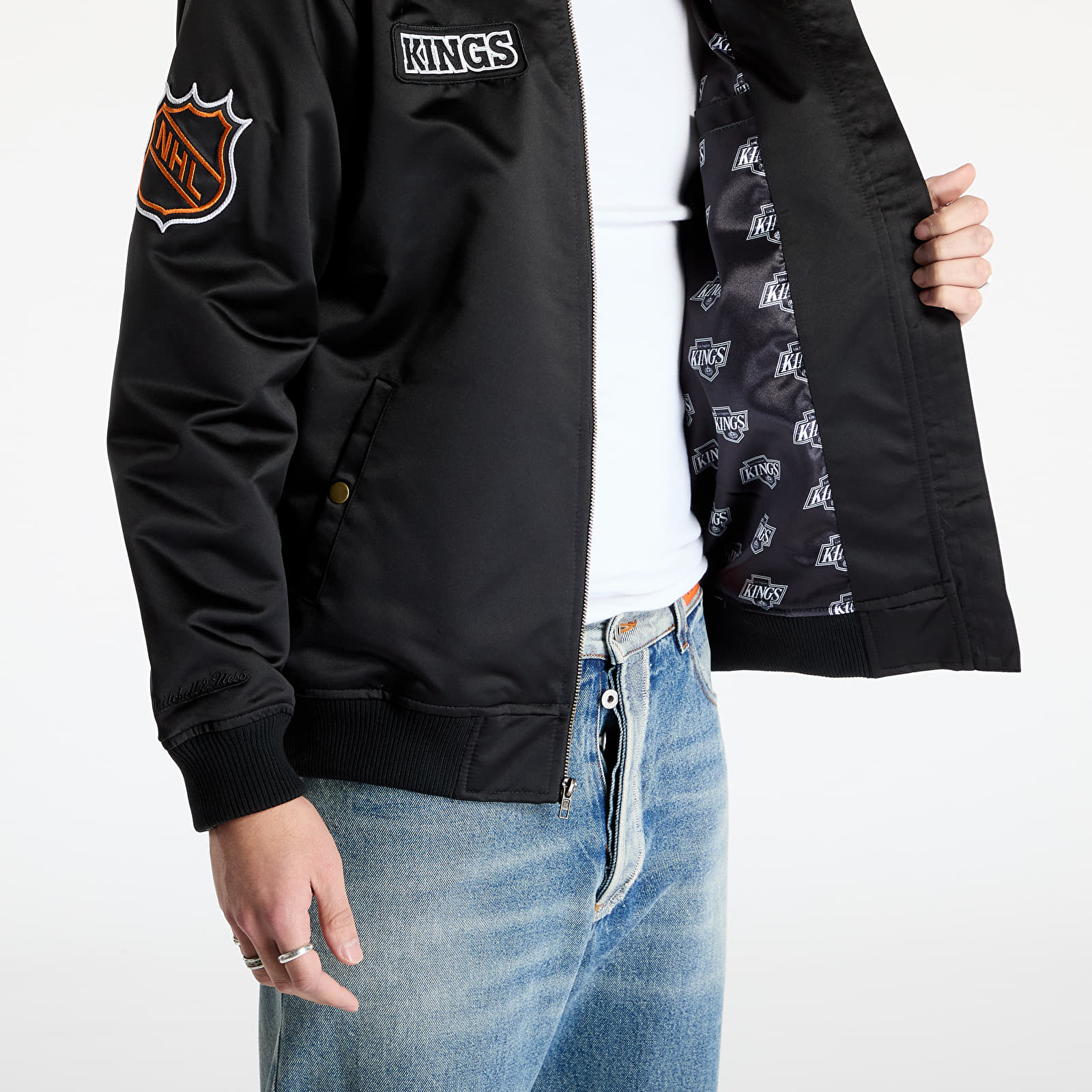 Men's jackets Mitchell & Ness NHL Team Leader Satin Vintage Logo Kings Bomber Black