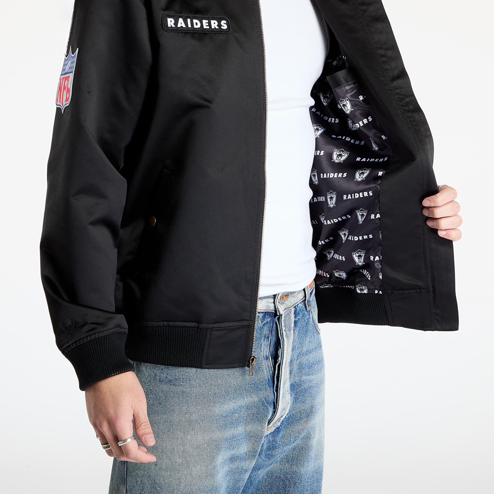 Muške jakne Mitchell & Ness NFL Team Leader Satin Vintage Logo Raiders Bomber Black
