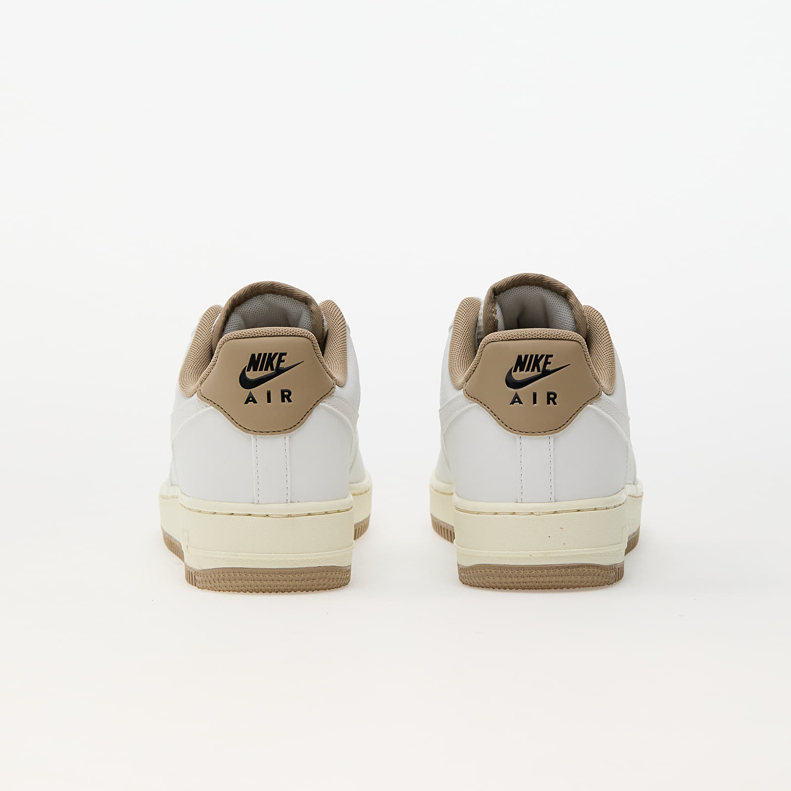 Baskets et chaussures pour hommes Nike Air Force 1 07 Lv8 Summit White Summit White Khaki Queens