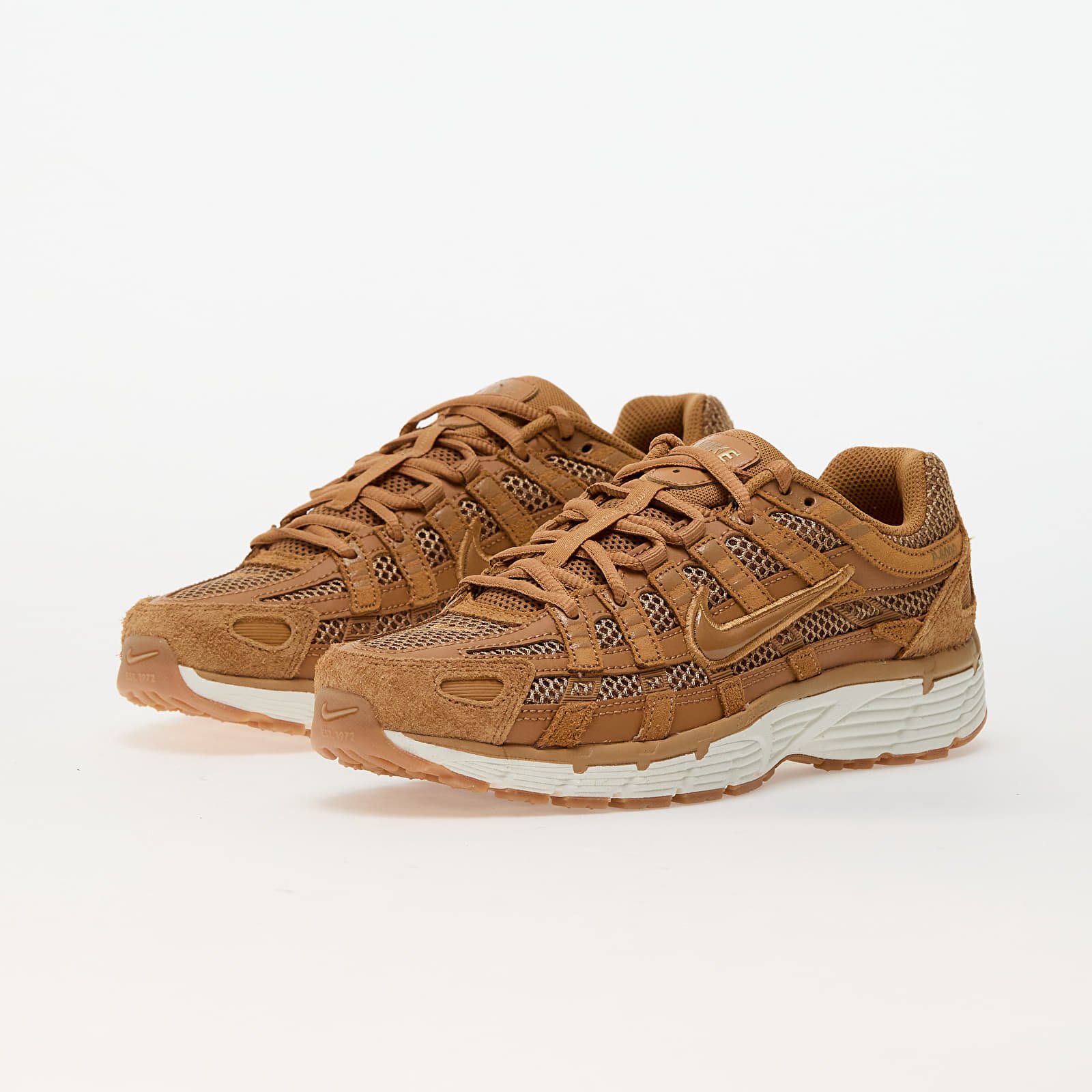 Meeste tossud ja kingad Nike P-6000 Se Flax/ Flax-Metallic Gold-Sail