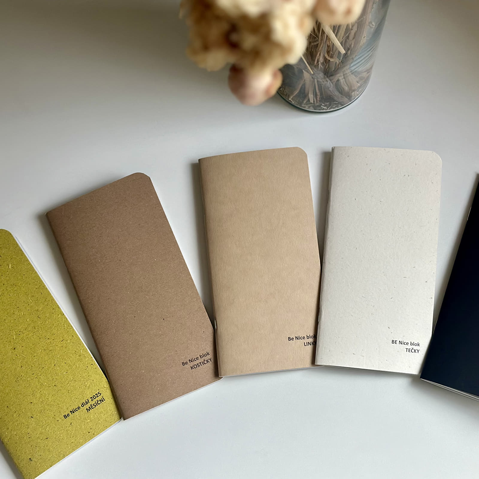 Other accessories Be Nice diář na míru - sada - Taupe