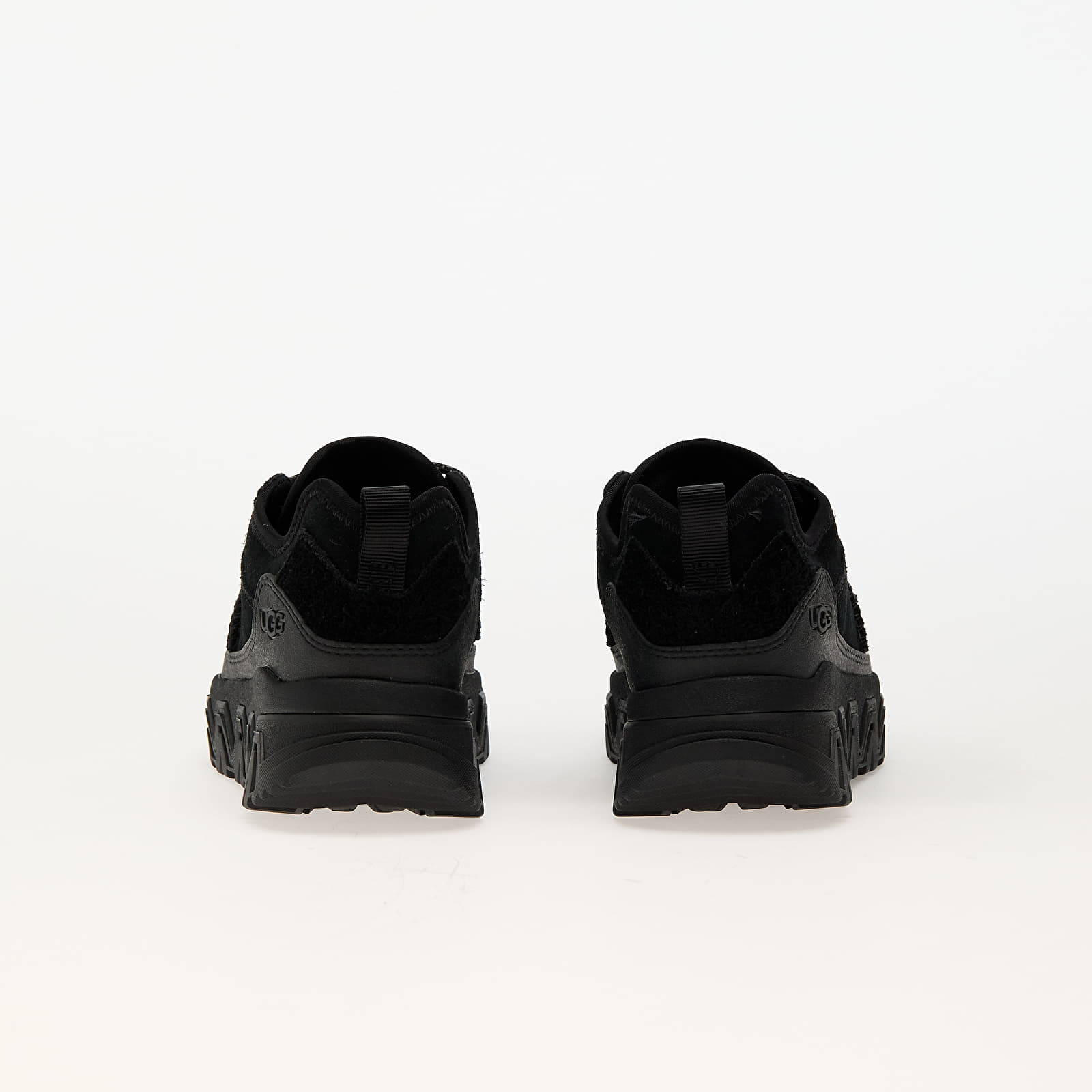 Naiste tossud ja kingad UGG W Captrail Low Black