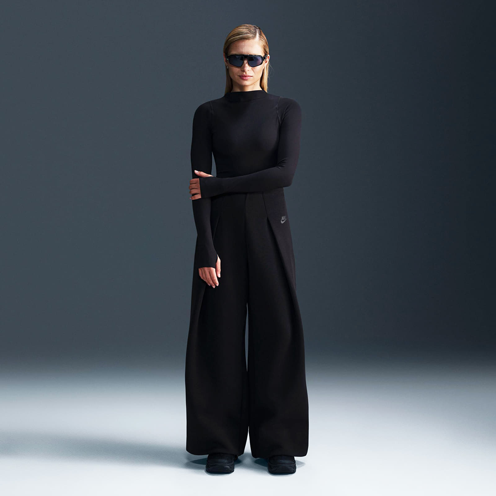 Spodnie dresowe Nike Sportswear Women's Tech Fleece High-Waisted Pleated Pant Wide Black