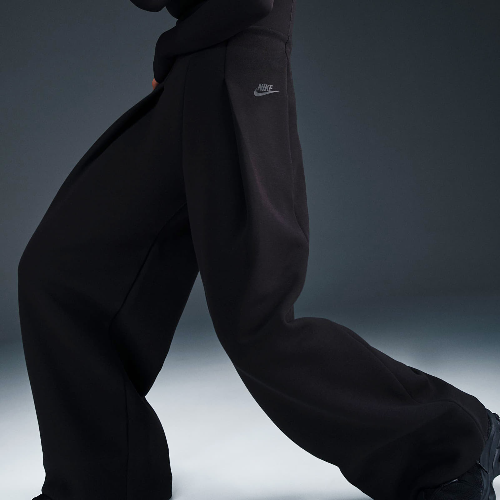 Spodnie dresowe Nike Sportswear Women's Tech Fleece High-Waisted Pleated Pant Wide Black