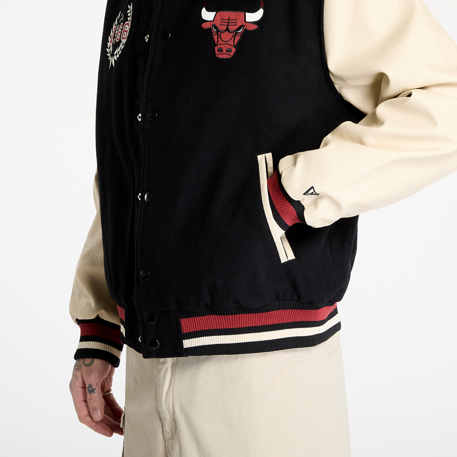 Jachete New Era Chicago Bulls NBA Lifestyle Varsity Jacket UNISEX Black