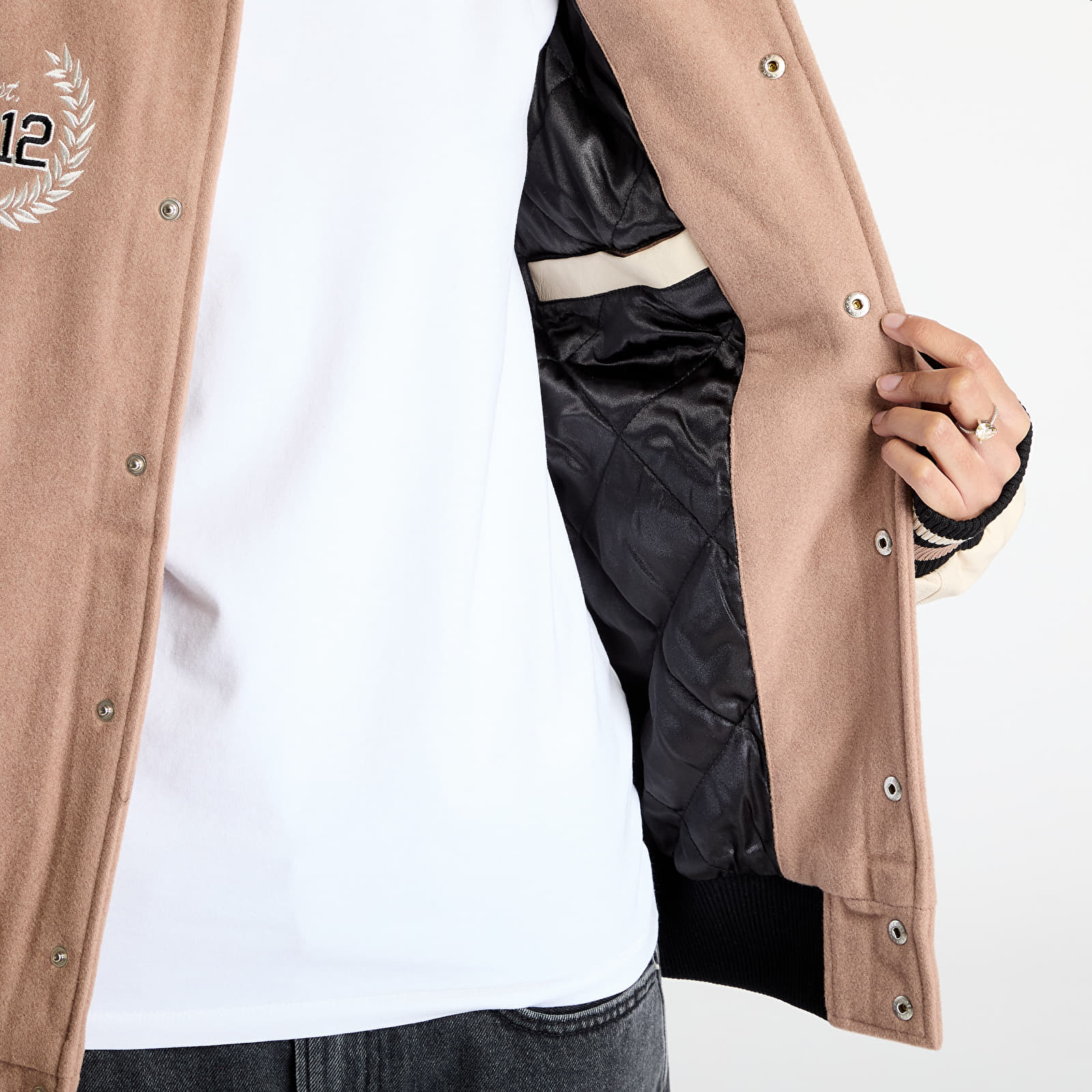 Herren-Bomber New Era Brooklyn Nets NBA Lifestyle Beige Varsity Jacket UNISEX Beige