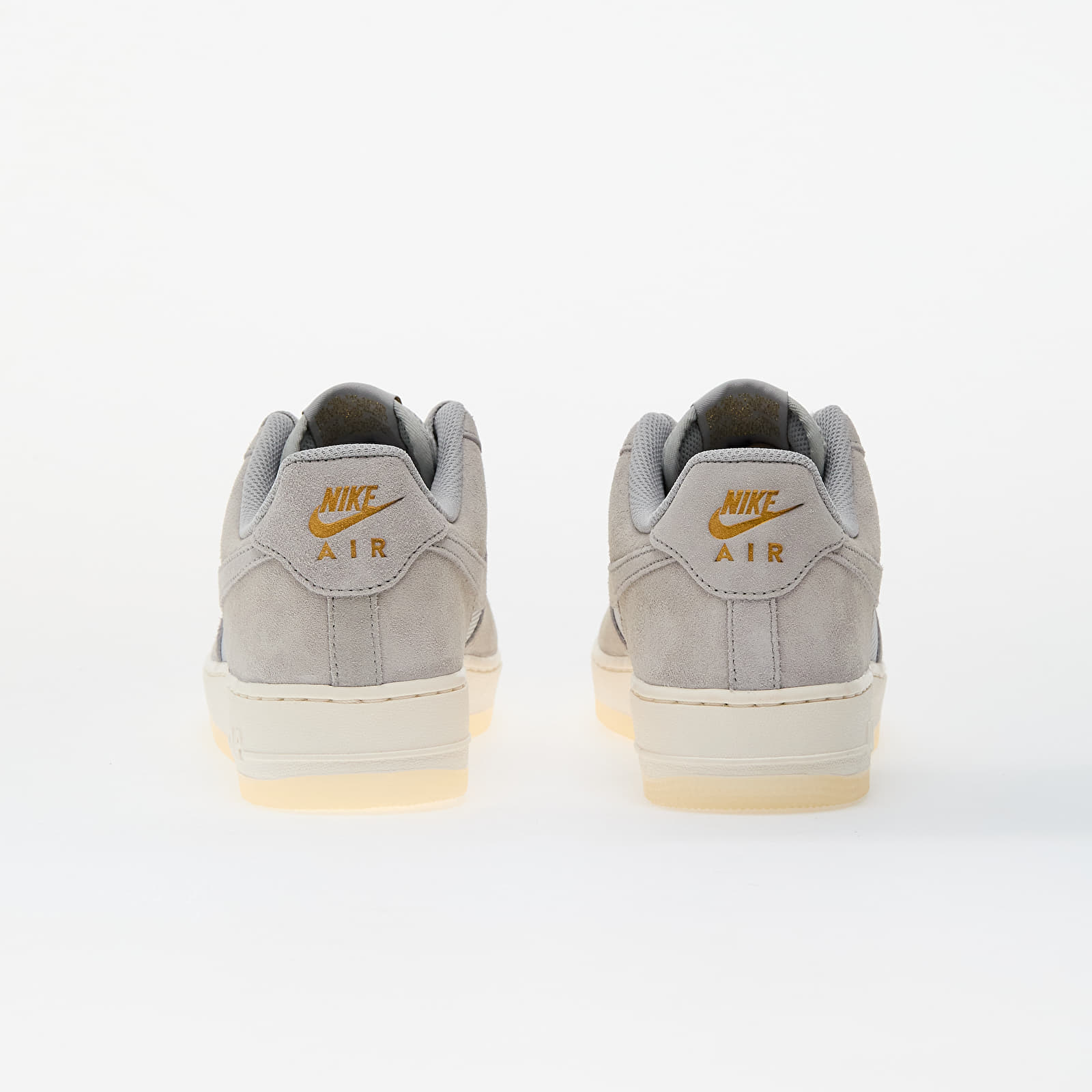Sneakers och skor för män Nike Air Force 1 '07 Lv8 Lt Smoke Grey/ Lt Smoke Grey