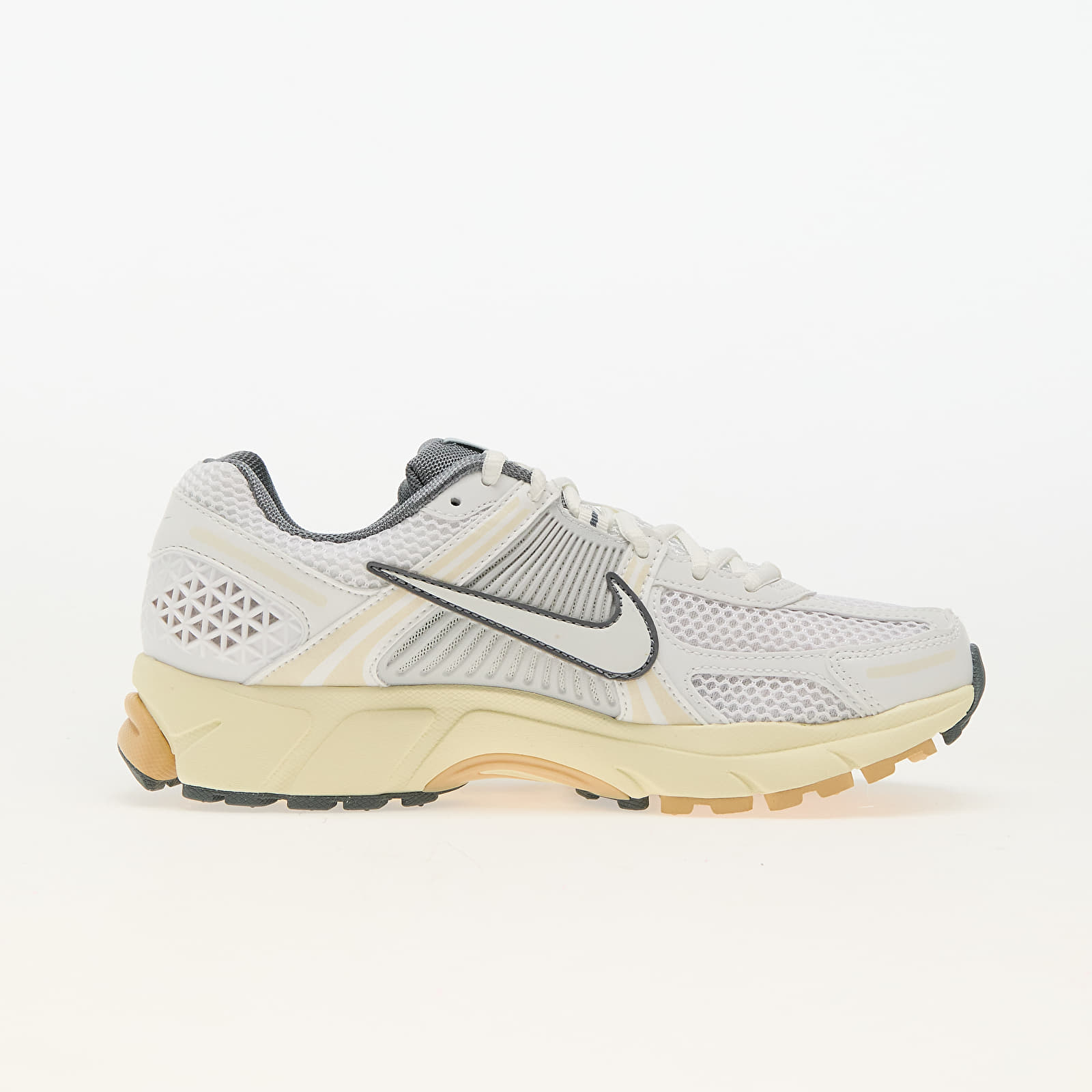 Ženske superge in čevlji Nike W Zoom Vomero 5 Summit White/ Summit White-Pure Platinum