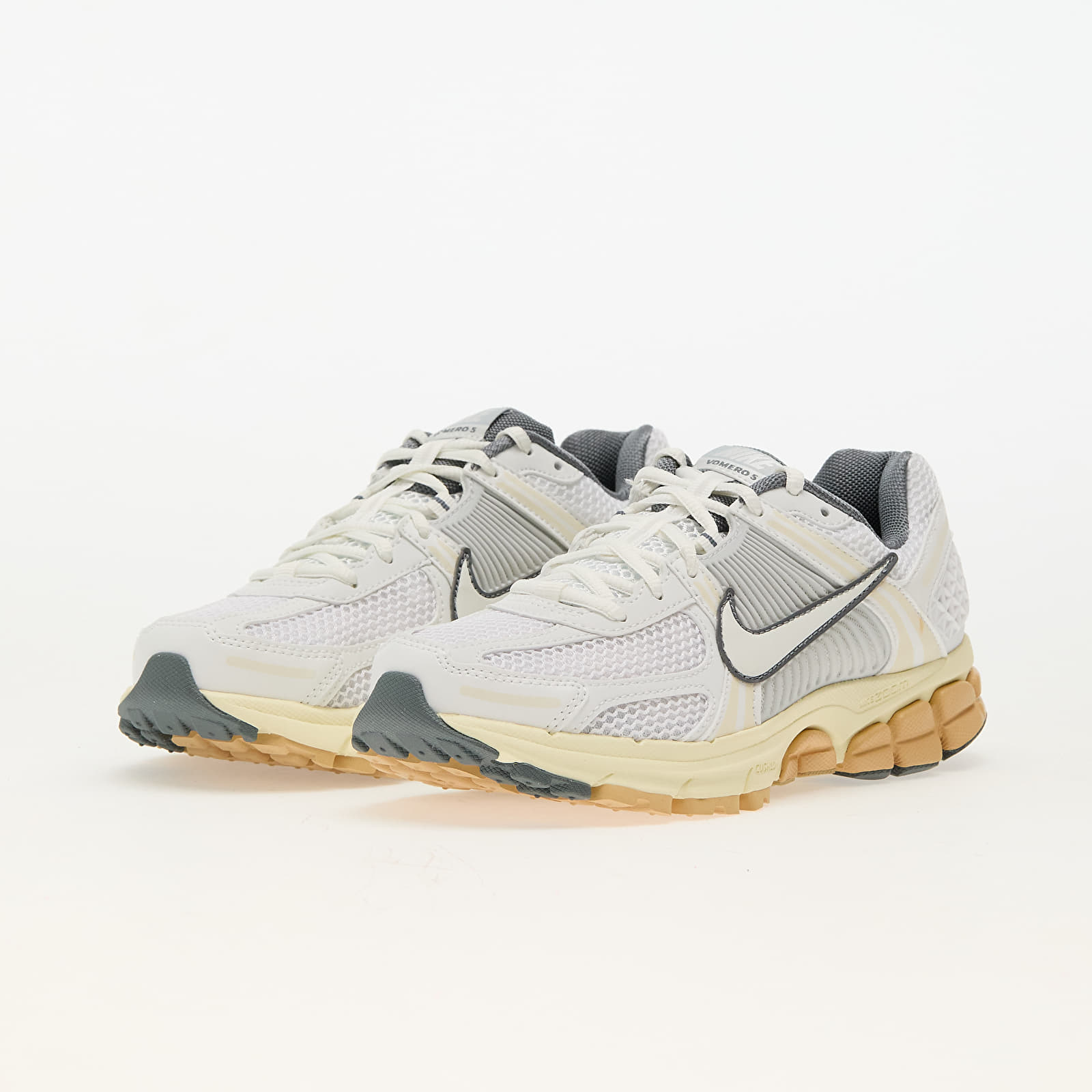 Ženske superge in čevlji Nike W Zoom Vomero 5 Summit White/ Summit White-Pure Platinum