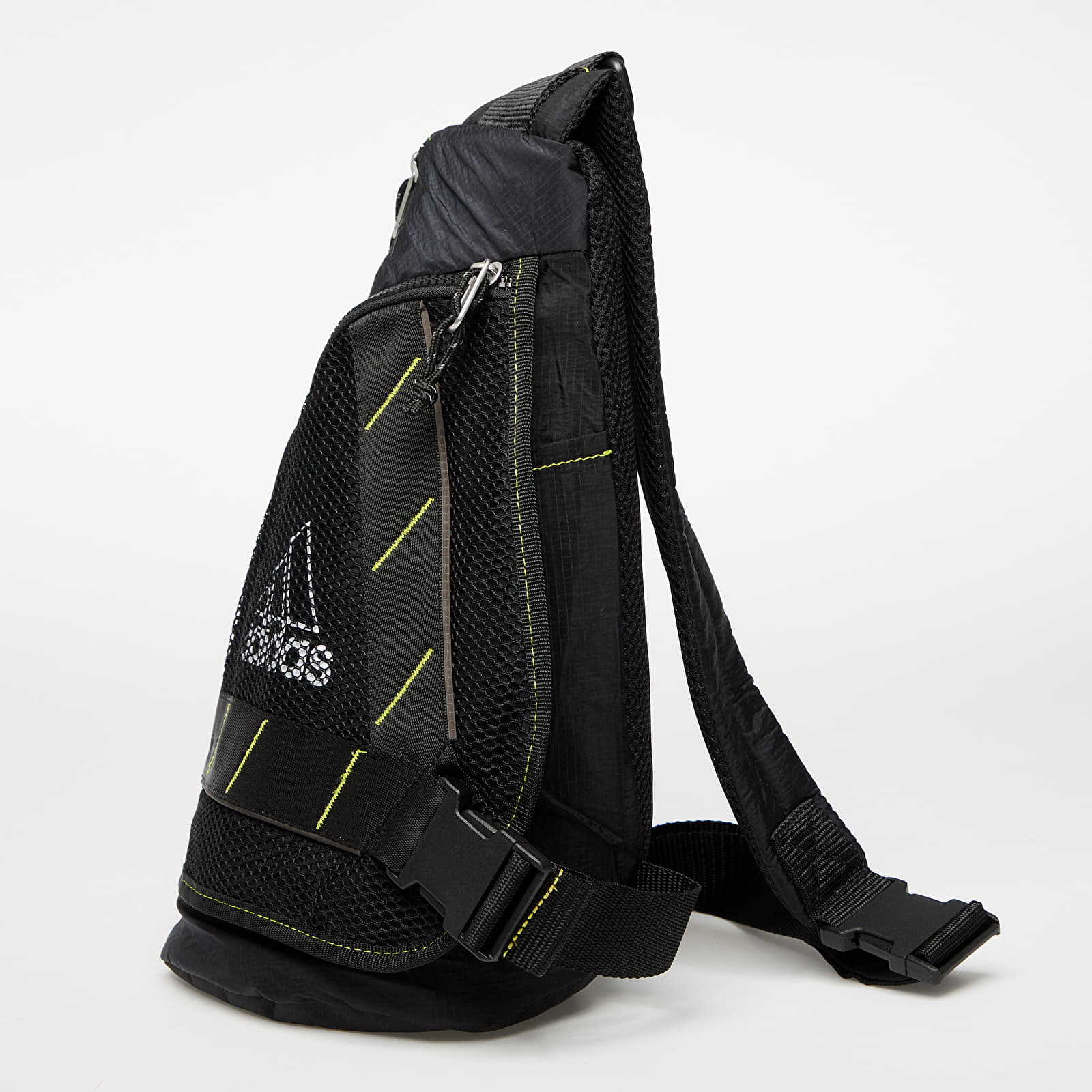 Rucksacke fur Manner adidas One Shoulder Small Backpack Black Shadow Olive Queens