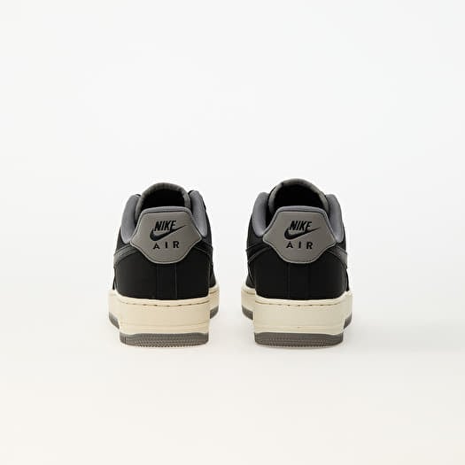 Baskets et chaussures pour hommes Nike Air Force 1 07 Lv8 Black Black Flat Pewter Coconut Milk Queens