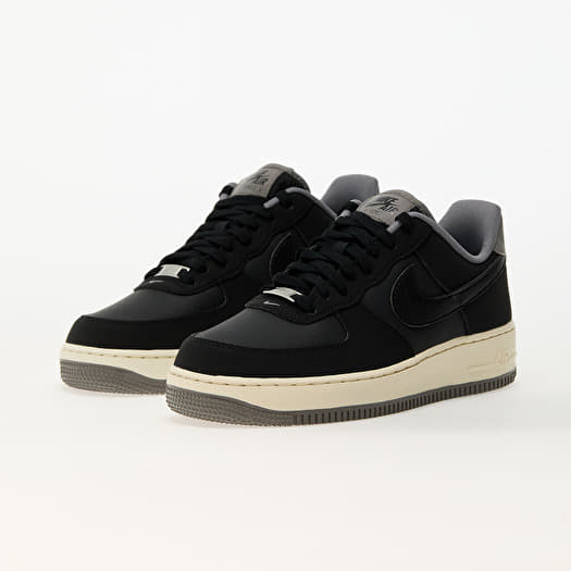 matte black nike air force 1