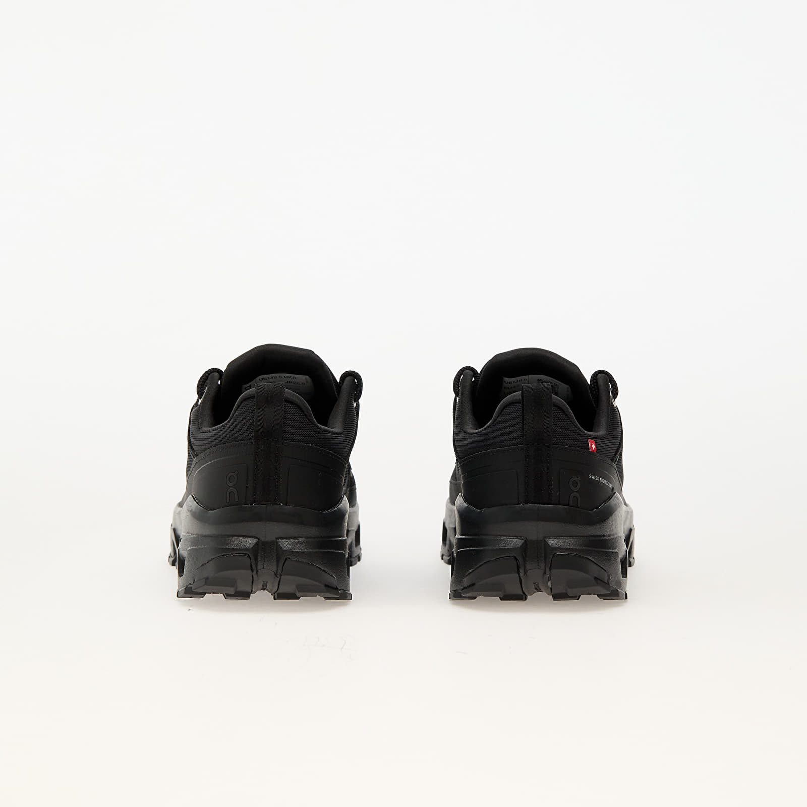 Vīriešu čības un apavi On M Cloudrock Low WP Black/ Black