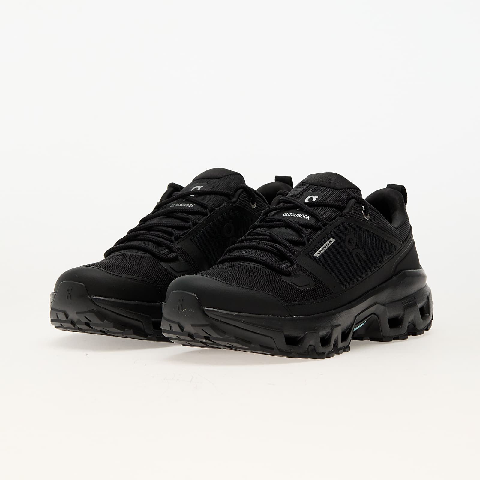 Vīriešu čības un apavi On M Cloudrock Low WP Black/ Black