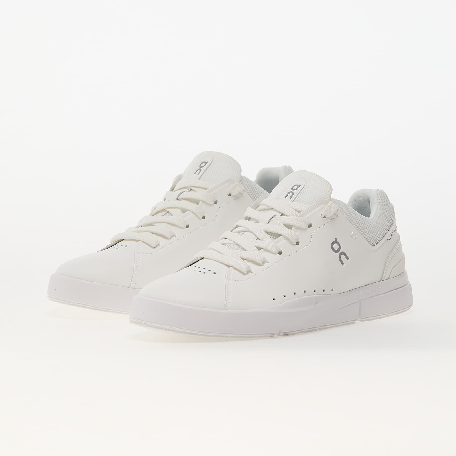 Men's sneakers and shoes On M The Roger Advantage All White