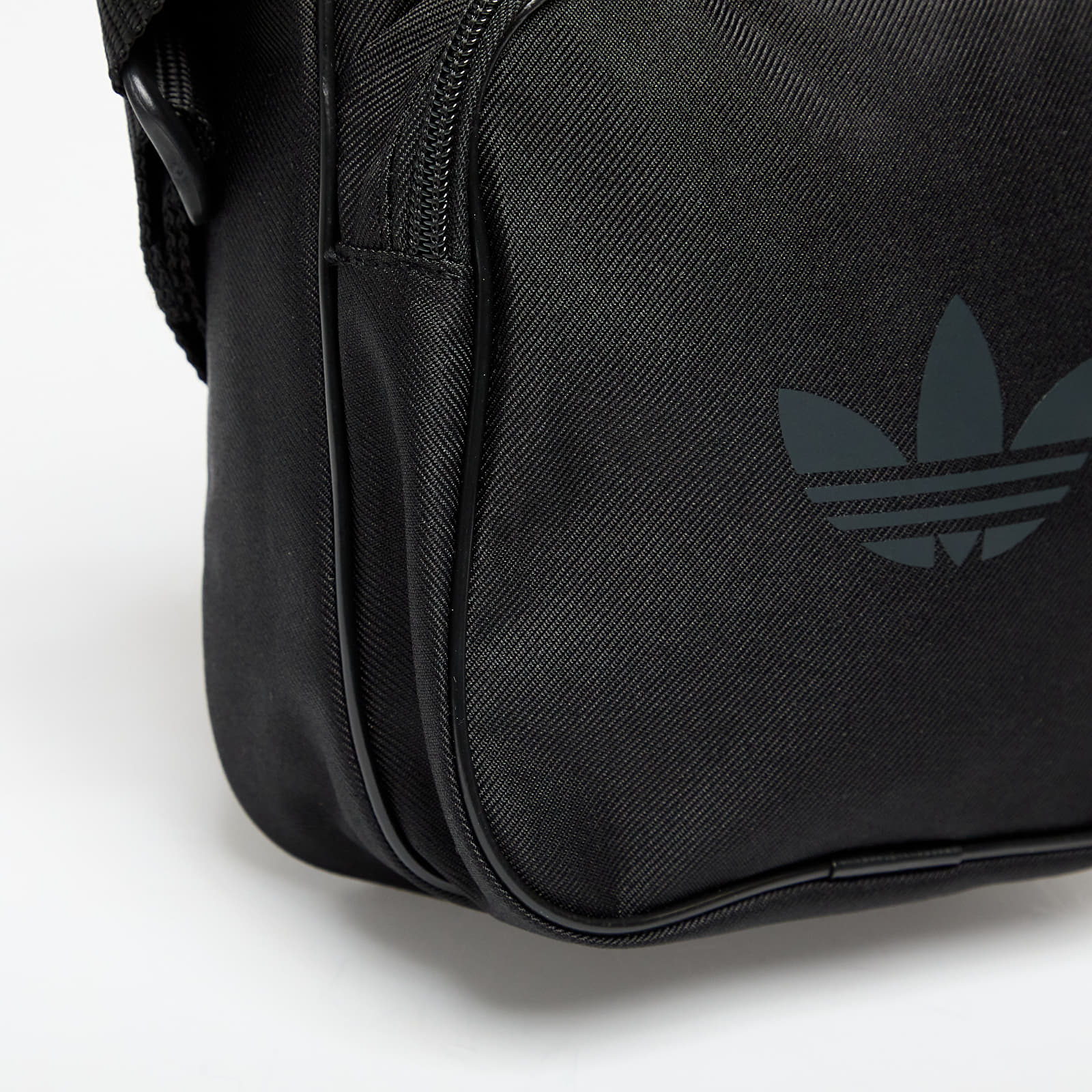 Tašky přes rameno adidas Adicolor Classic Small Item Bag Black