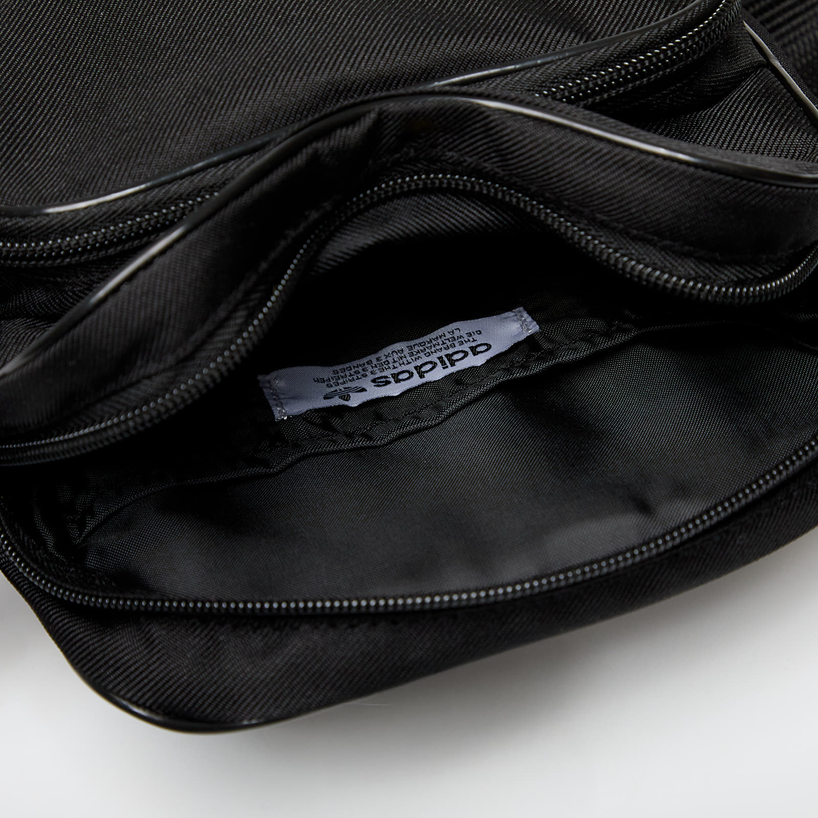 Tašky přes rameno adidas Adicolor Classic Small Item Bag Black