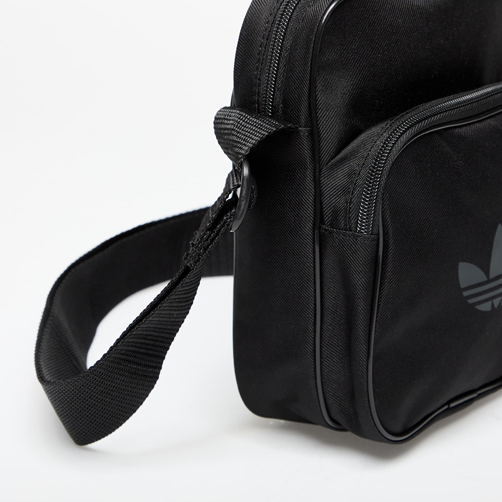 Tašky přes rameno adidas Adicolor Classic Small Item Bag Black