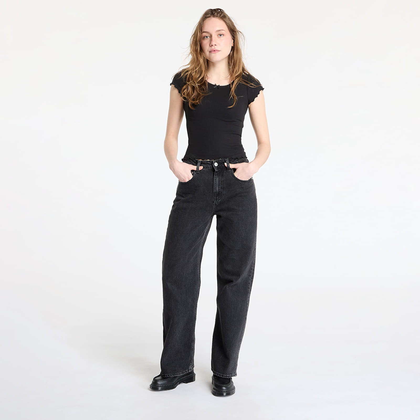 Naiste T-särgid Tommy Jeans Slim Scallop Rib Tee Black